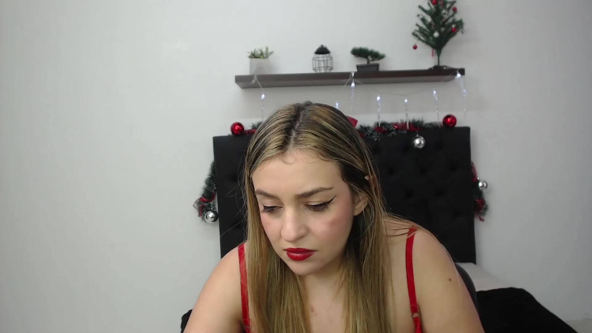 Gallery image thumbnail from CamilleDucan's myfreecams stream on, 12/27/2024, 14:21 image 11 of 20