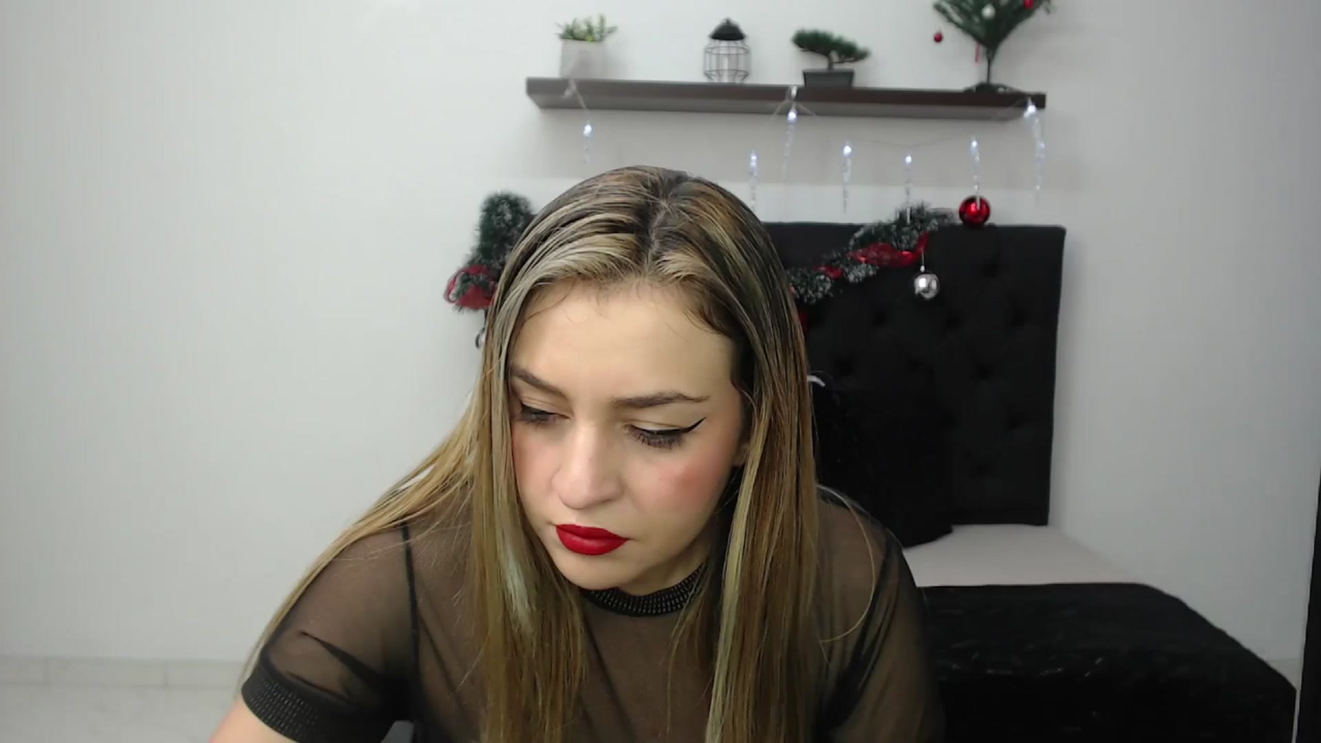 Gallery image thumbnail from CamilleDucan's myfreecams stream on, 12/28/2024, 13:37 image 17 of 20