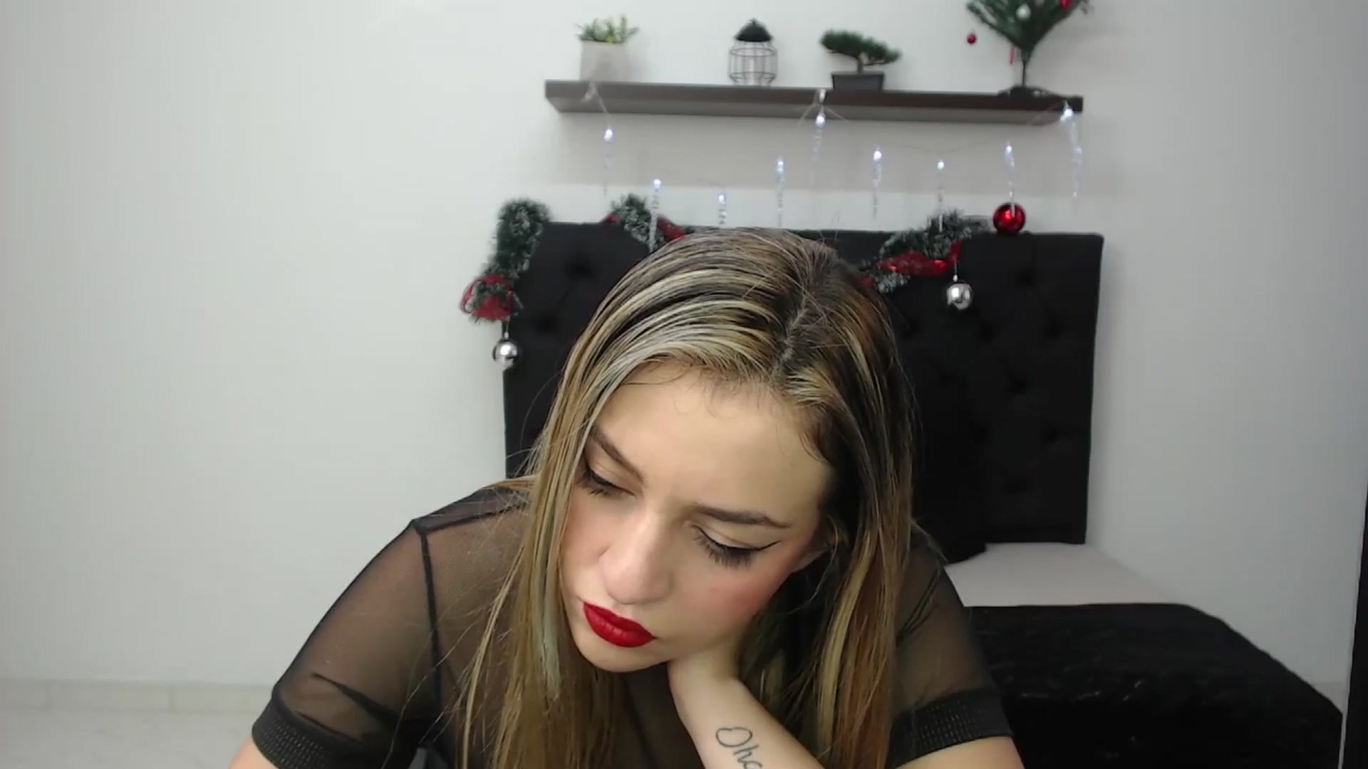 Gallery image thumbnail from CamilleDucan's myfreecams stream on, 12/28/2024, 13:37 image 18 of 20