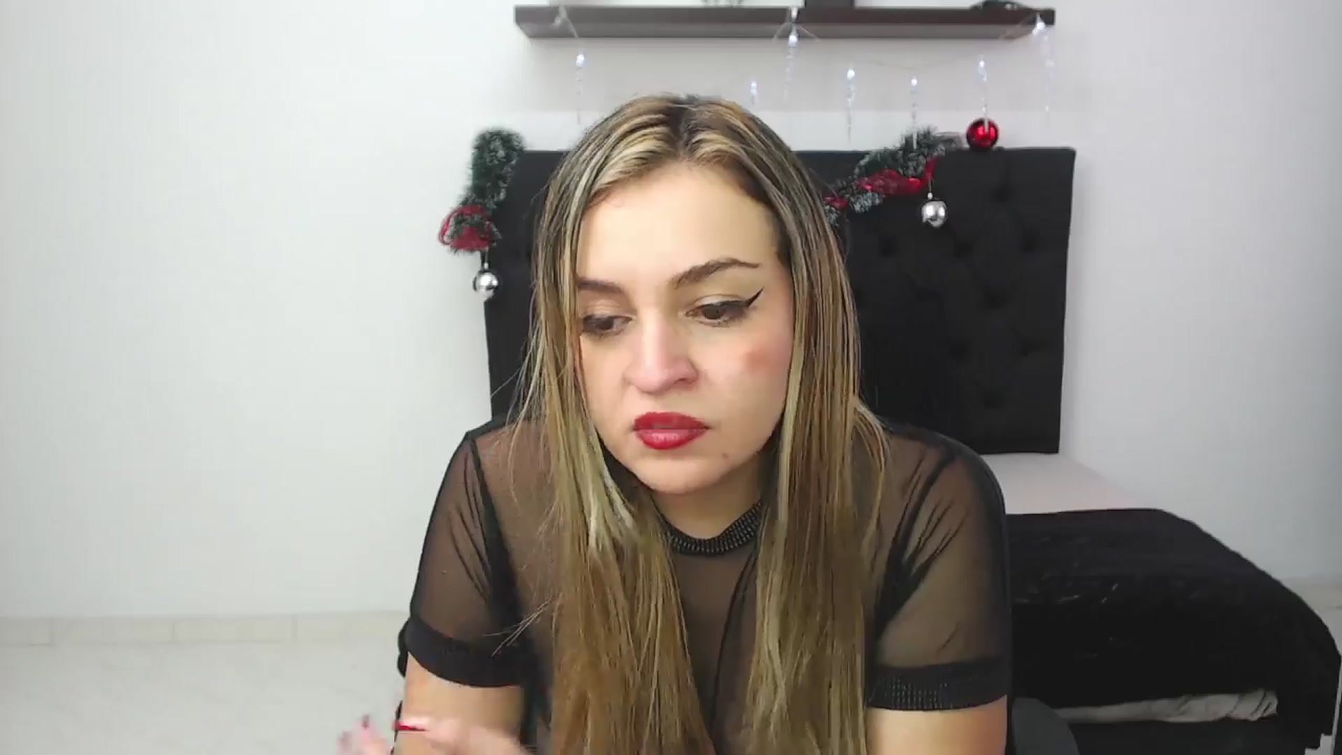 Gallery image thumbnail from CamilleDucan's myfreecams stream on, 12/28/2024, 16:42 image 6 of 20