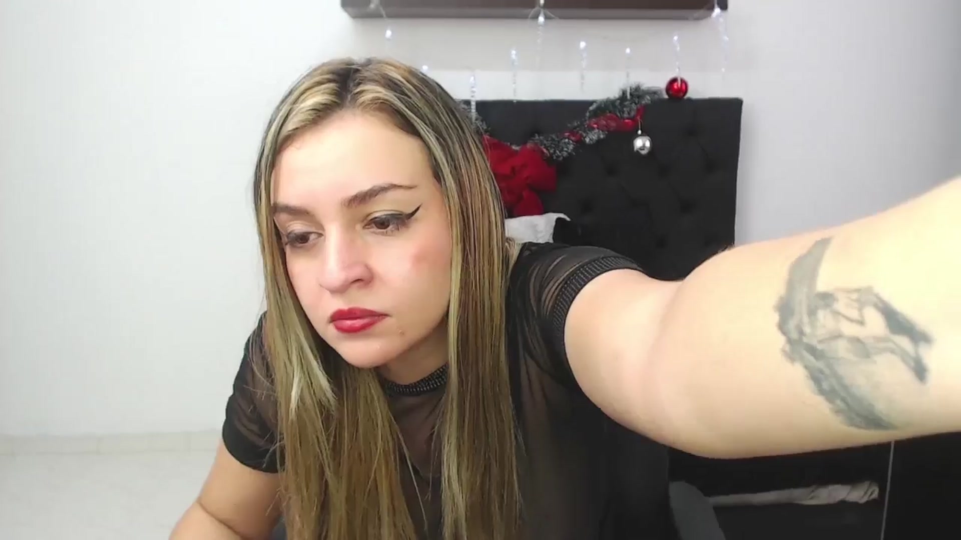 Gallery image thumbnail from CamilleDucan's myfreecams stream on, 12/28/2024, 16:42 image 5 of 20