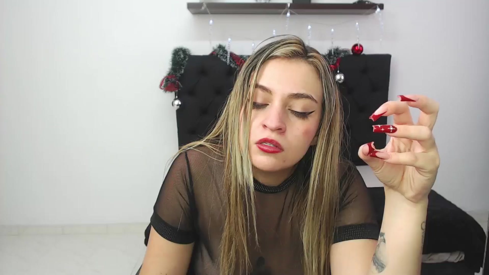 Gallery image thumbnail from CamilleDucan's myfreecams stream on, 12/28/2024, 16:42 image 16 of 20