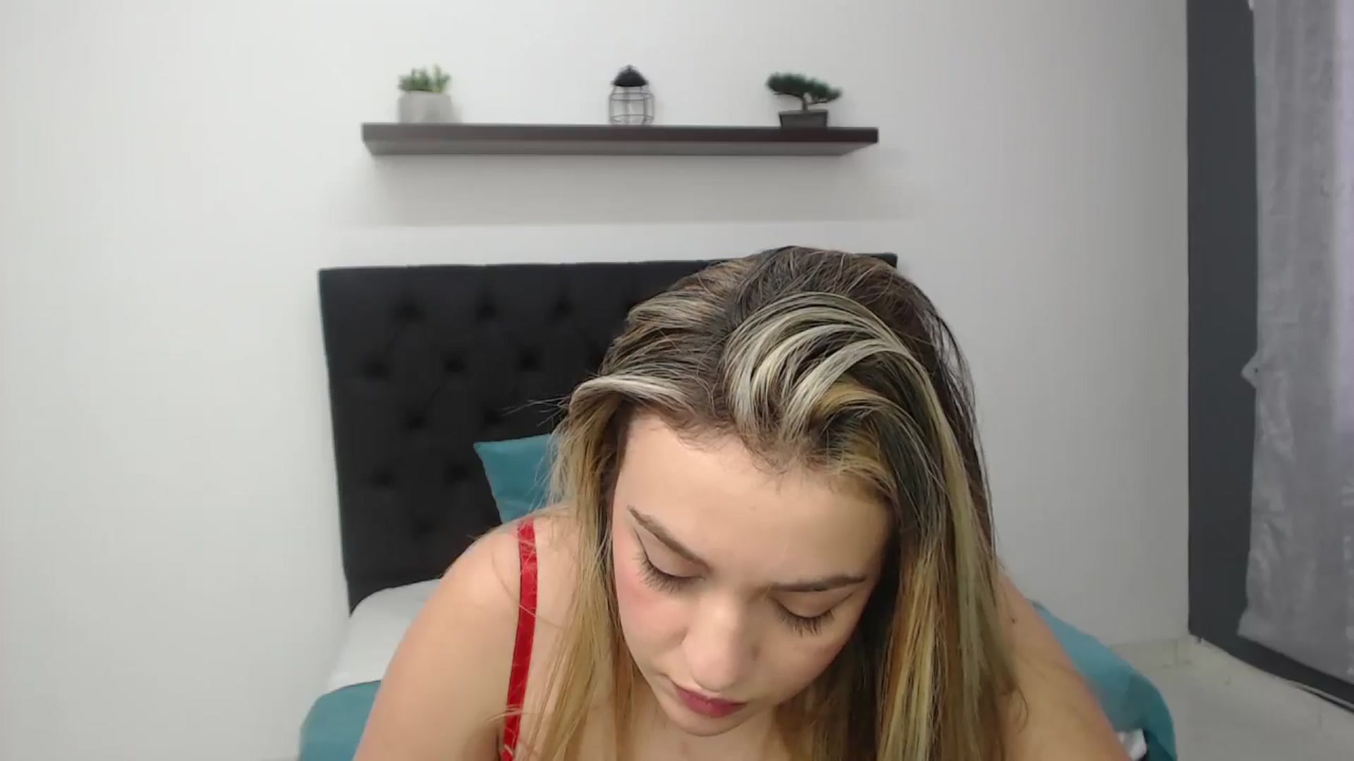 Gallery image thumbnail from CamilleDucan's myfreecams stream on, 01/10/2025, 15:34 image 4 of 20