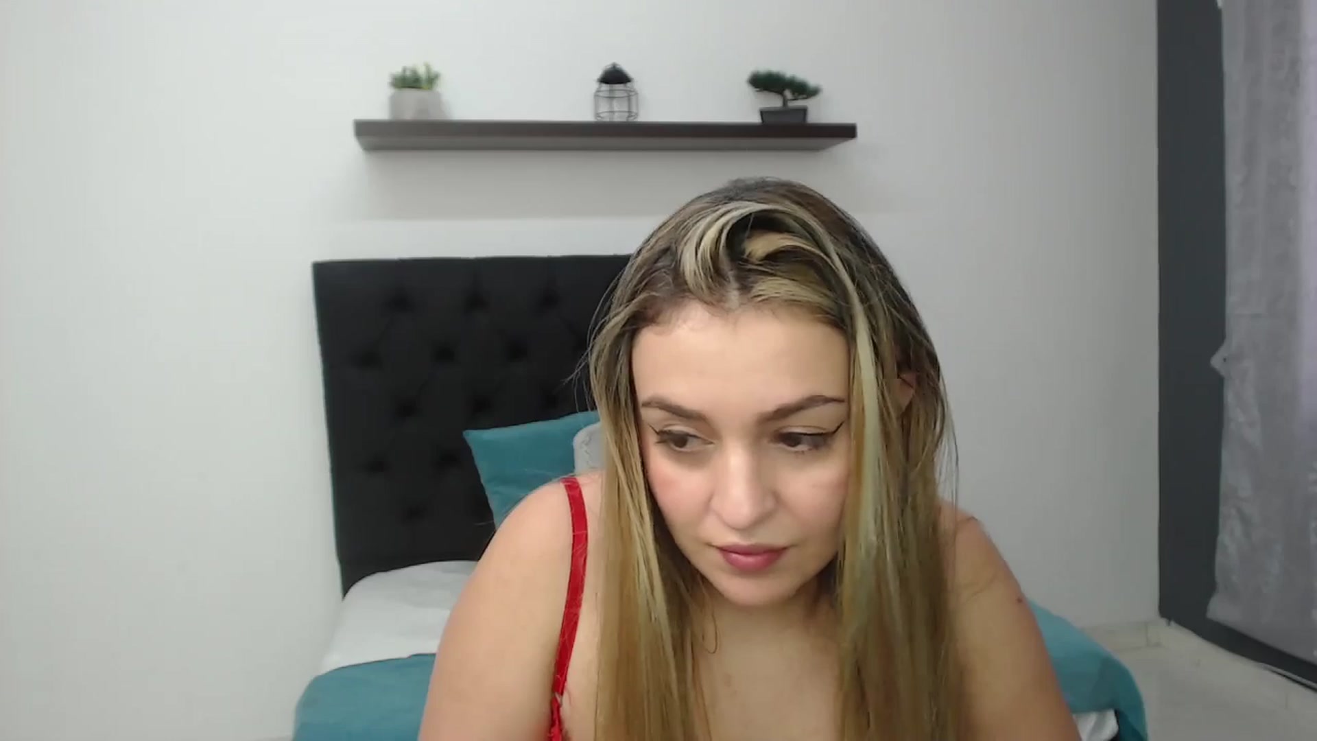 Gallery image thumbnail from CamilleDucan's myfreecams stream on, 01/10/2025, 15:34 image 7 of 20
