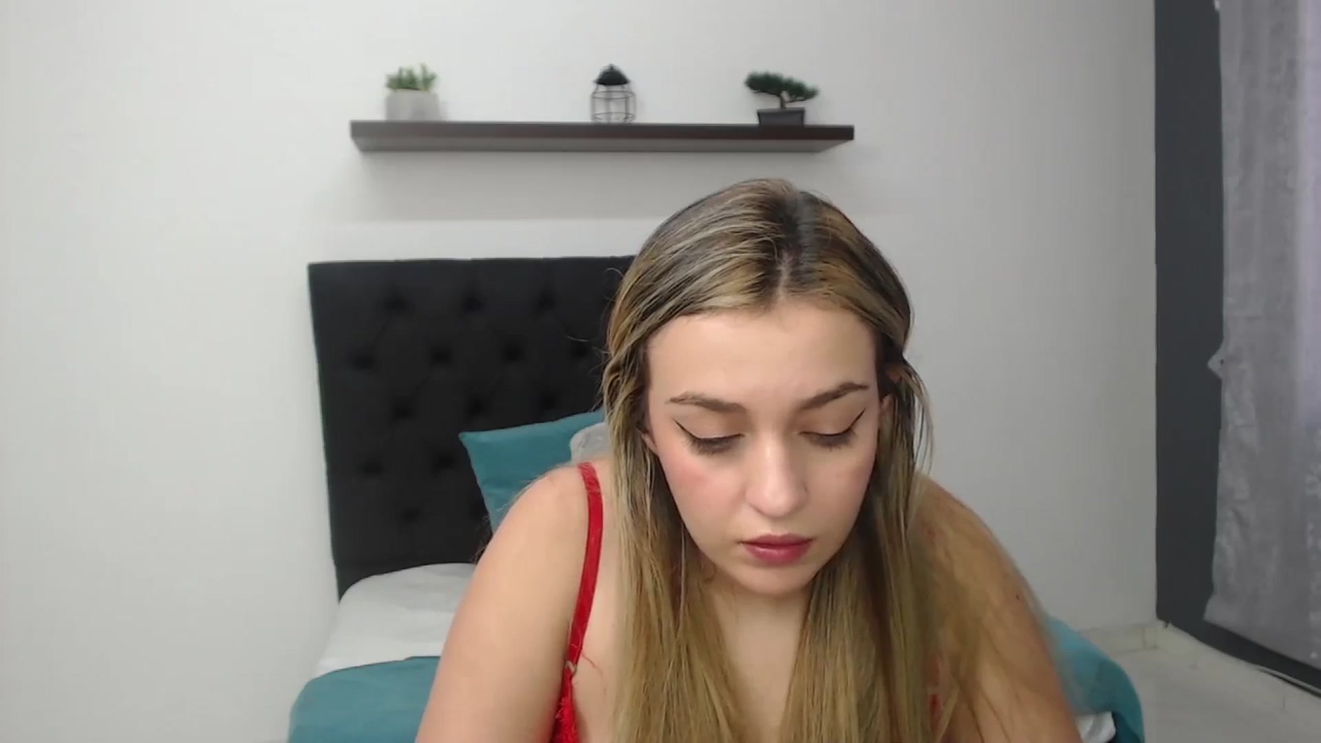 Gallery image thumbnail from CamilleDucan's myfreecams stream on, 01/10/2025, 15:34 image 2 of 20