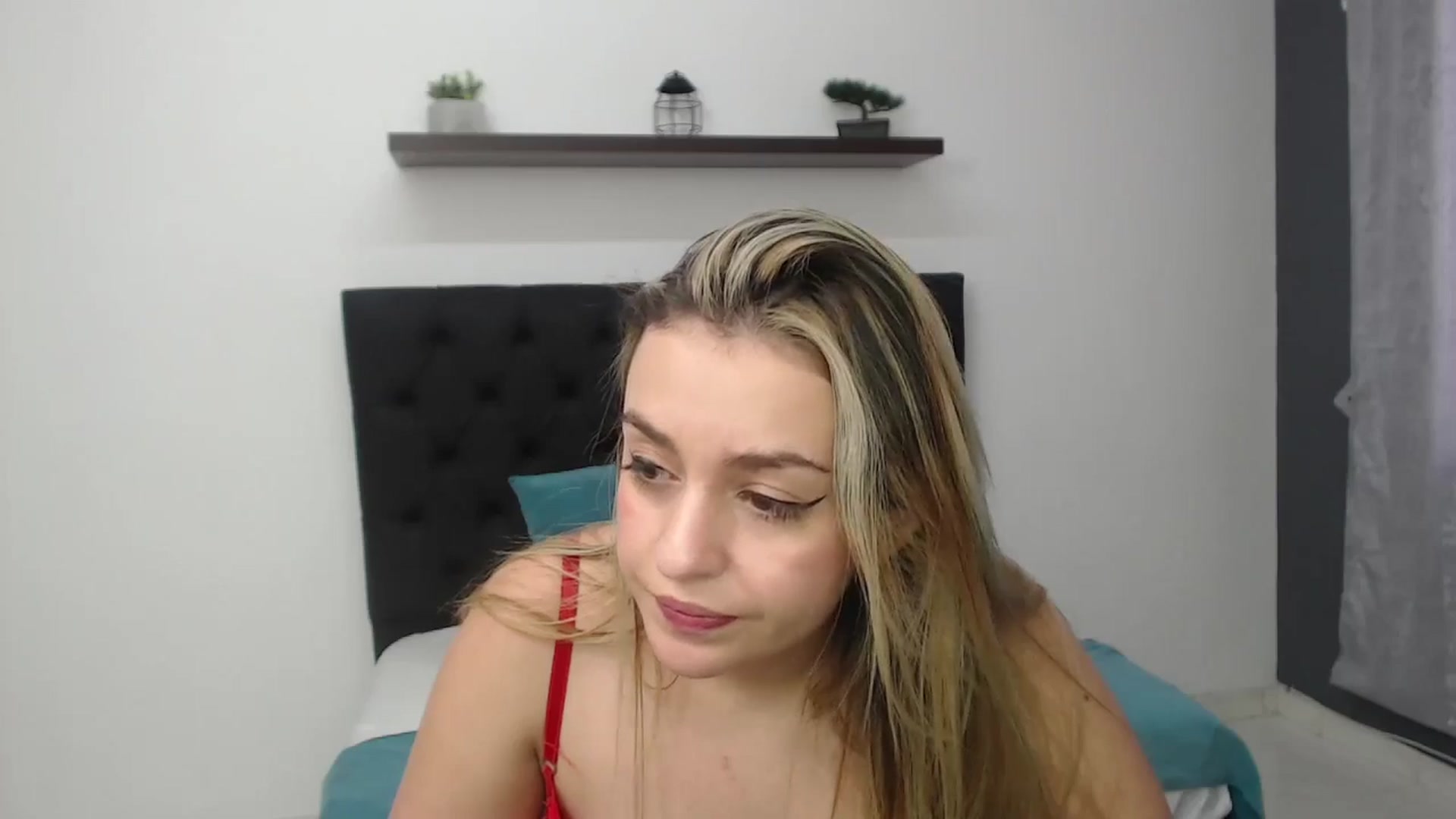 Gallery image thumbnail from CamilleDucan's myfreecams stream on, 01/10/2025, 15:34 image 3 of 20