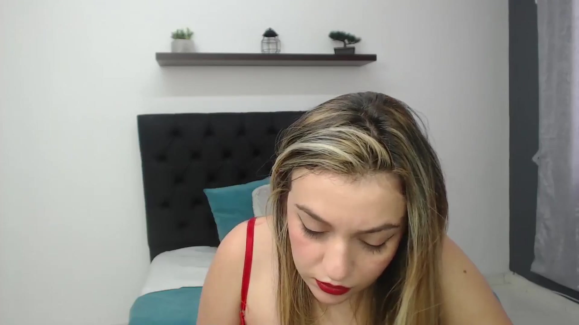 Gallery image thumbnail from CamilleDucan's myfreecams stream on, 01/10/2025, 15:34 image 12 of 20