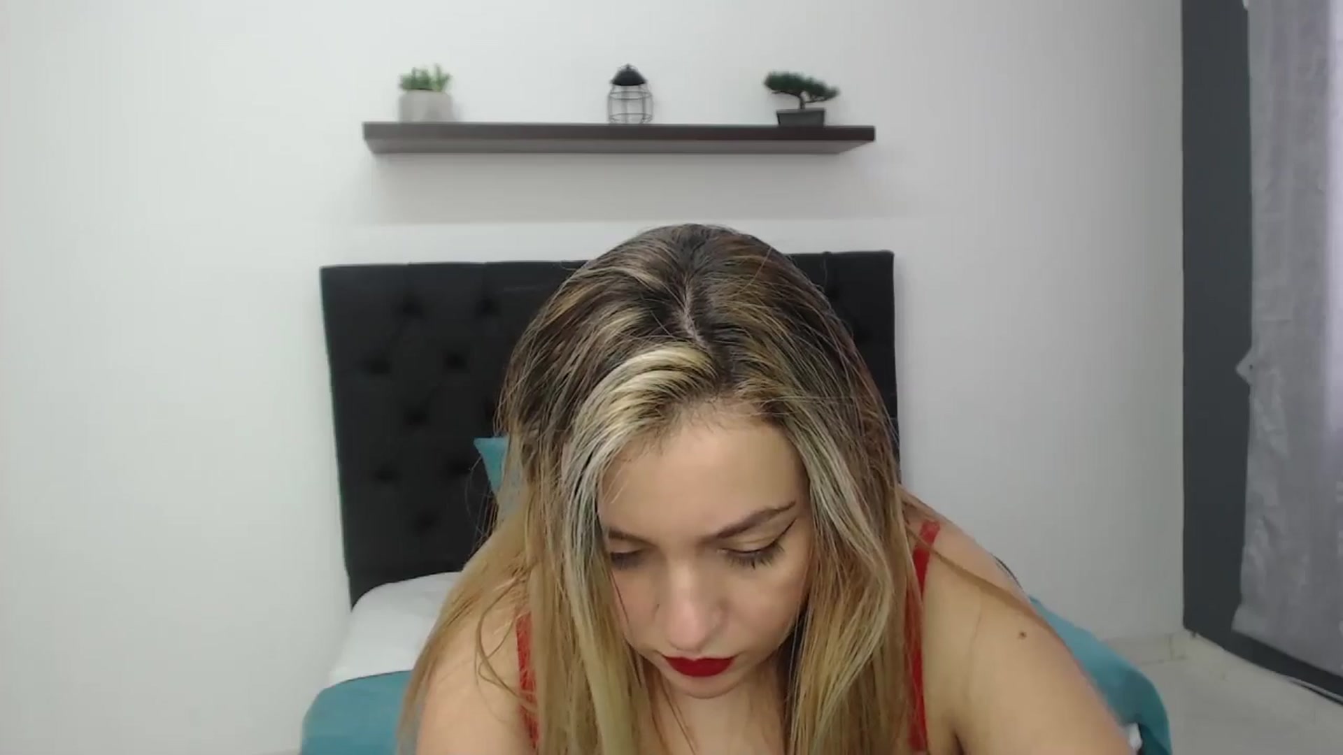 Gallery image thumbnail from CamilleDucan's myfreecams stream on, 01/10/2025, 15:34 image 14 of 20