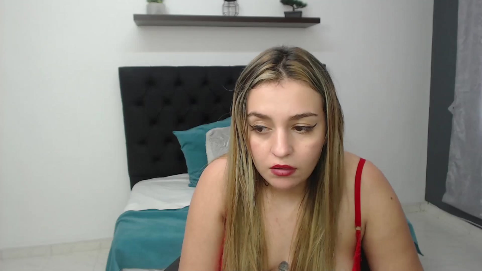 Gallery image thumbnail from CamilleDucan's myfreecams stream on, 01/10/2025, 18:53 image 8 of 20