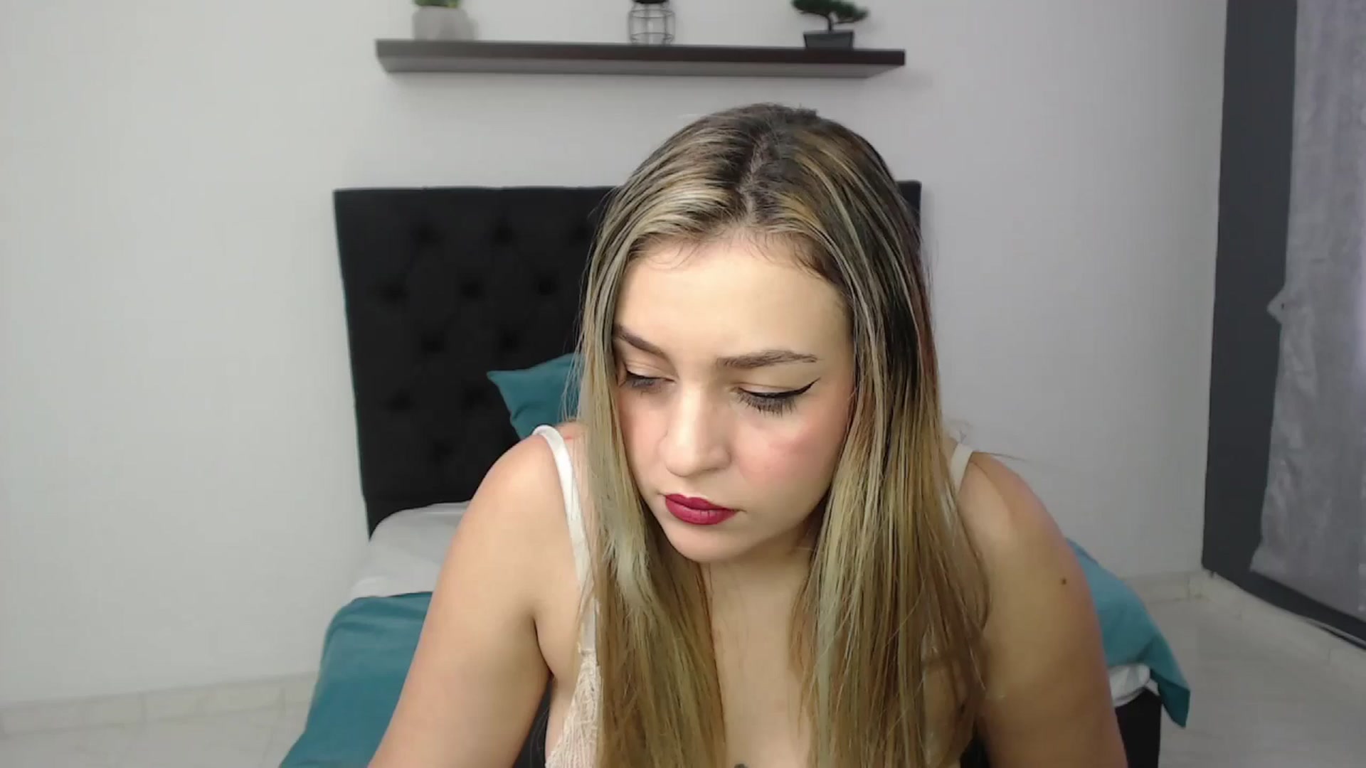 Gallery image thumbnail from CamilleDucan's myfreecams stream on, 01/11/2025, 13:46 image 10 of 20