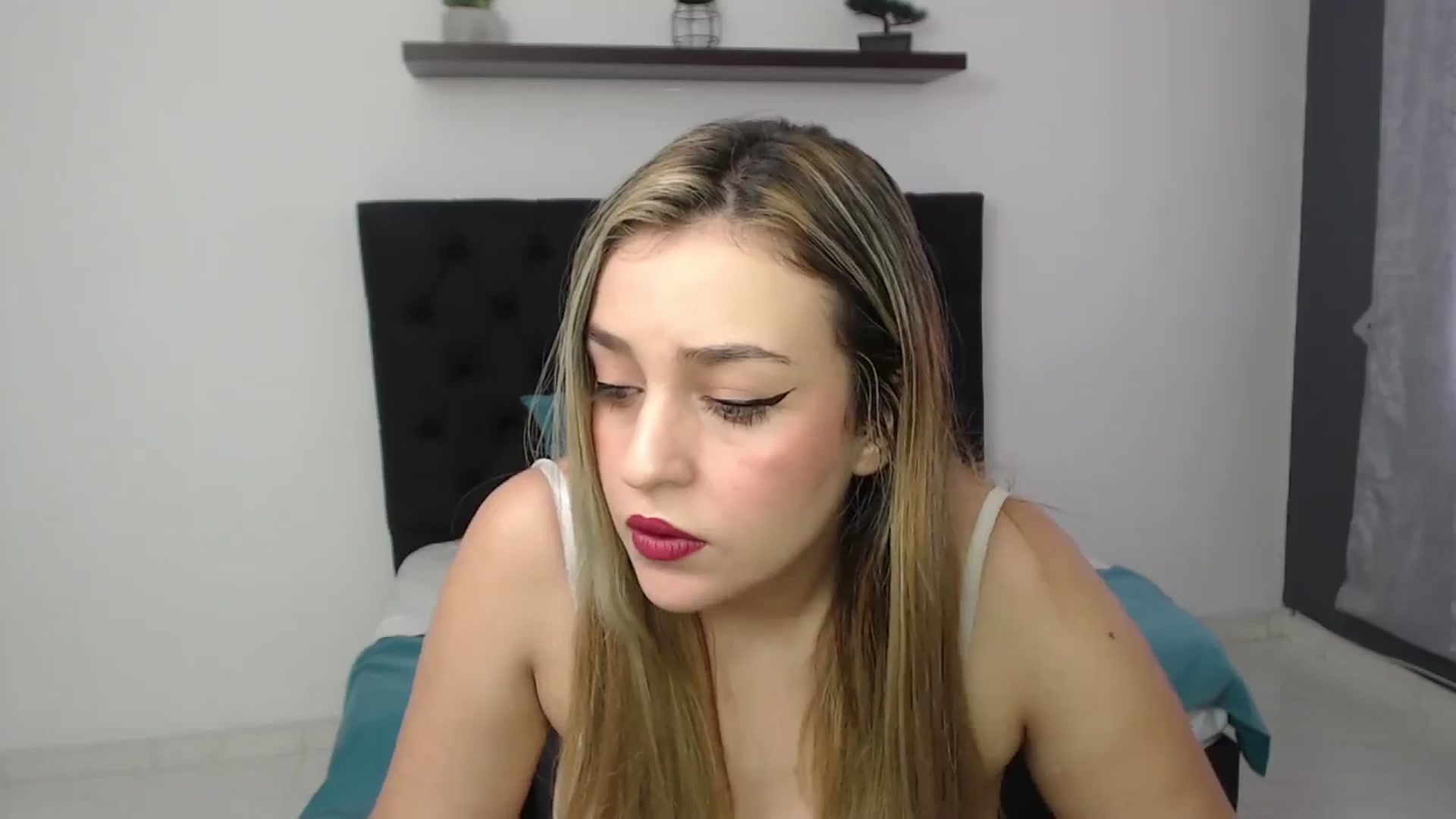 Gallery image thumbnail from CamilleDucan's myfreecams stream on, 01/11/2025, 13:46 image 12 of 20