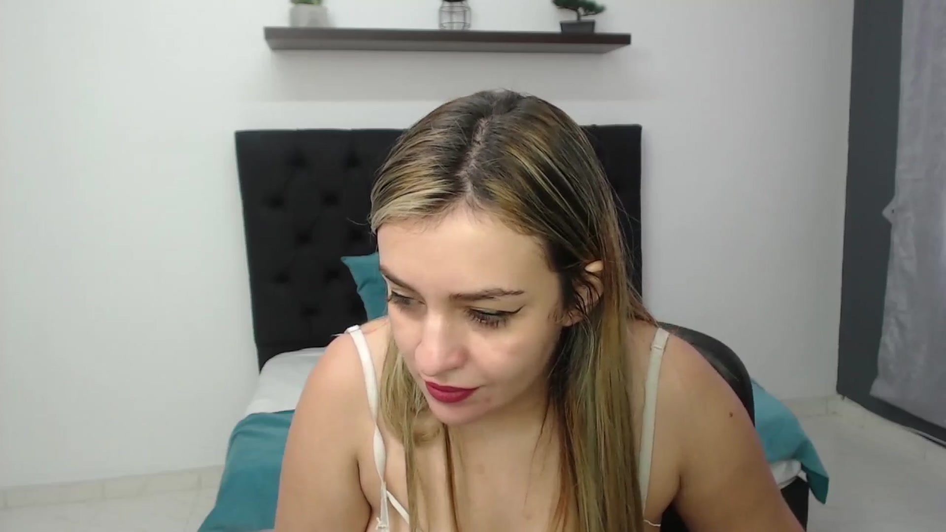 Gallery image thumbnail from CamilleDucan's myfreecams stream on, 01/11/2025, 18:45 image 9 of 20