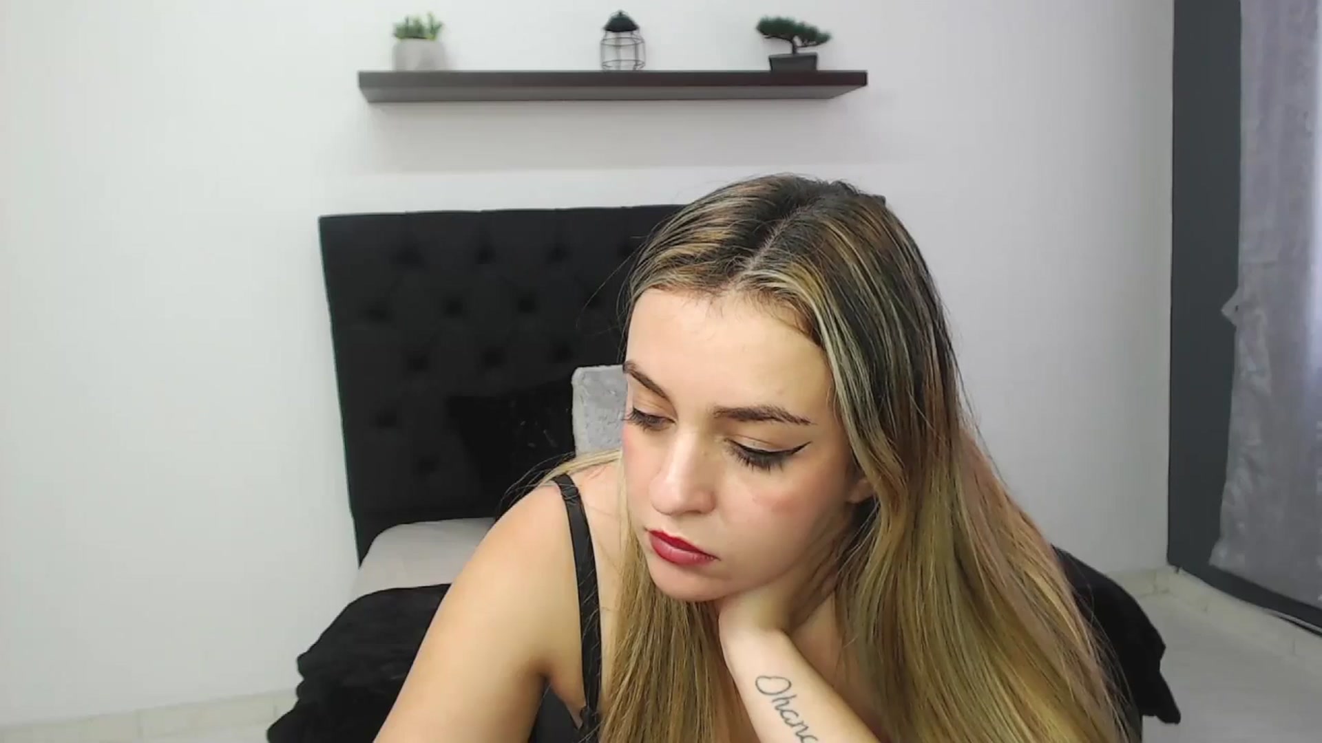Gallery image thumbnail from CamilleDucan's myfreecams stream on, 01/13/2025, 17:38 image 3 of 20