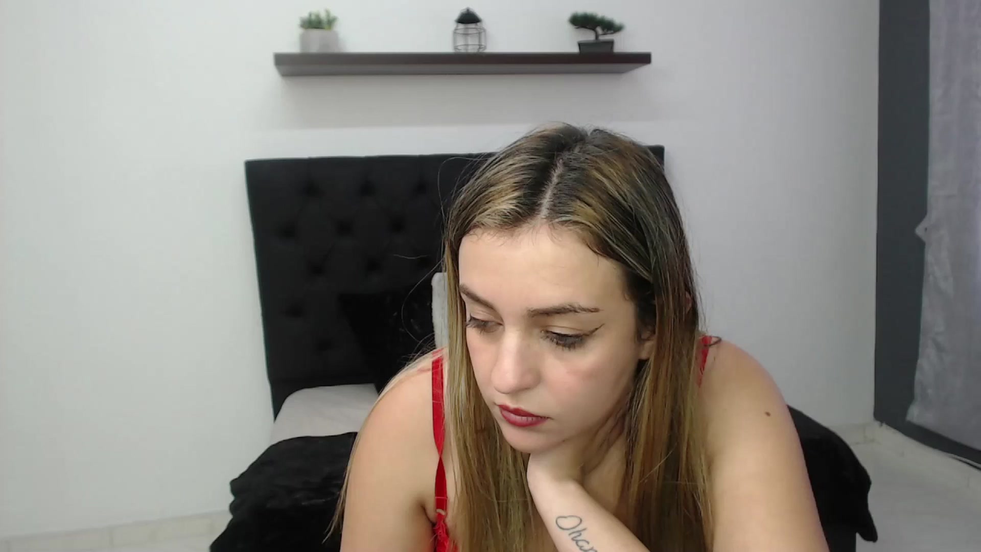 Gallery image thumbnail from CamilleDucan's myfreecams stream on, 01/14/2025, 18:14 image 1 of 20