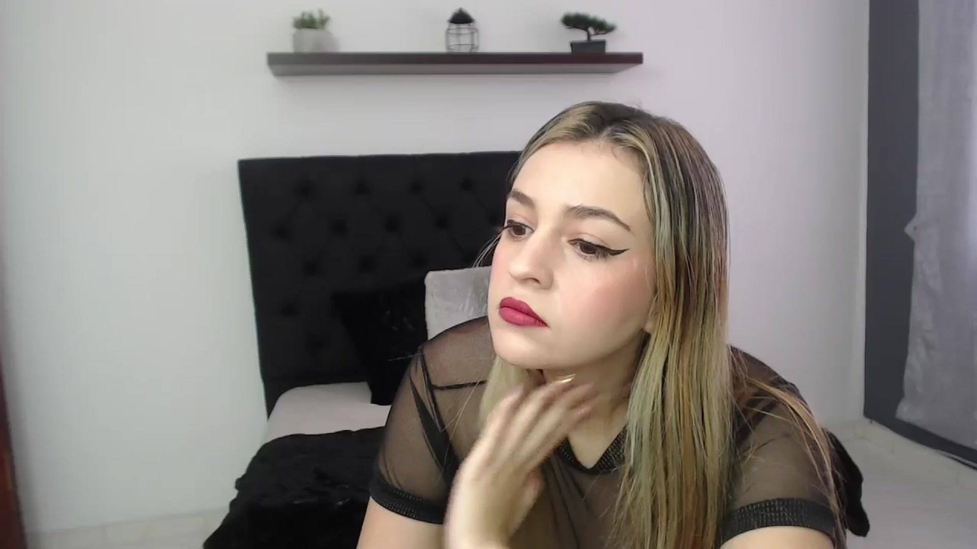 Gallery image thumbnail from CamilleDucan's myfreecams stream on, 01/15/2025, 13:52 image 14 of 20