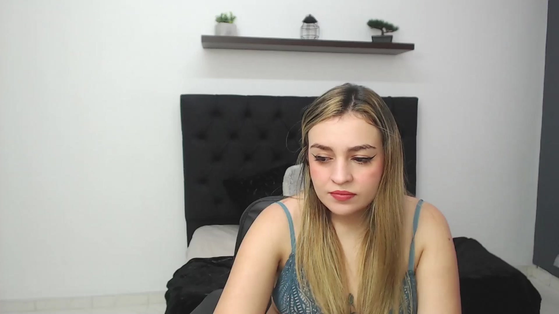 Gallery image thumbnail from CamilleDucan's myfreecams stream on, 01/17/2025, 13:56 image 18 of 20