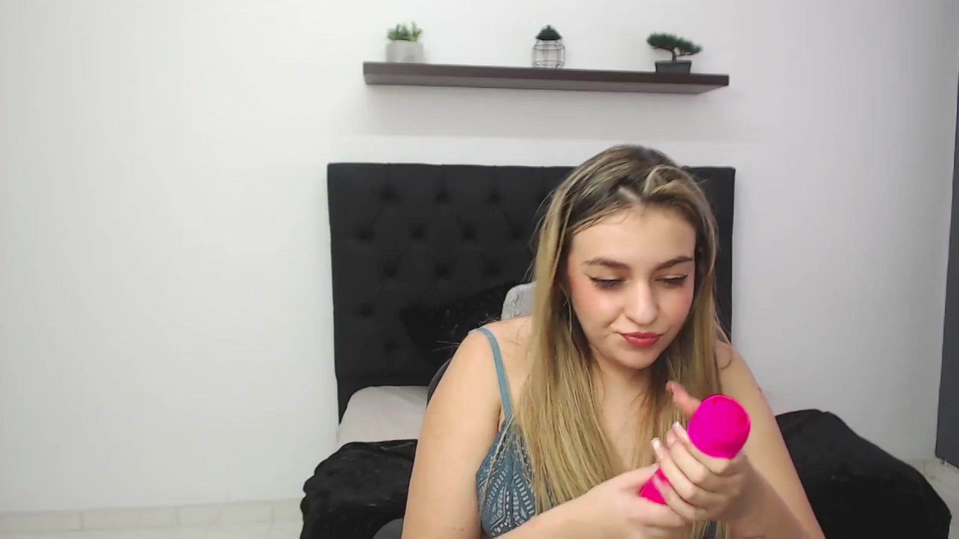 Gallery image thumbnail from CamilleDucan's myfreecams stream on, 01/17/2025, 16:21 image 15 of 20