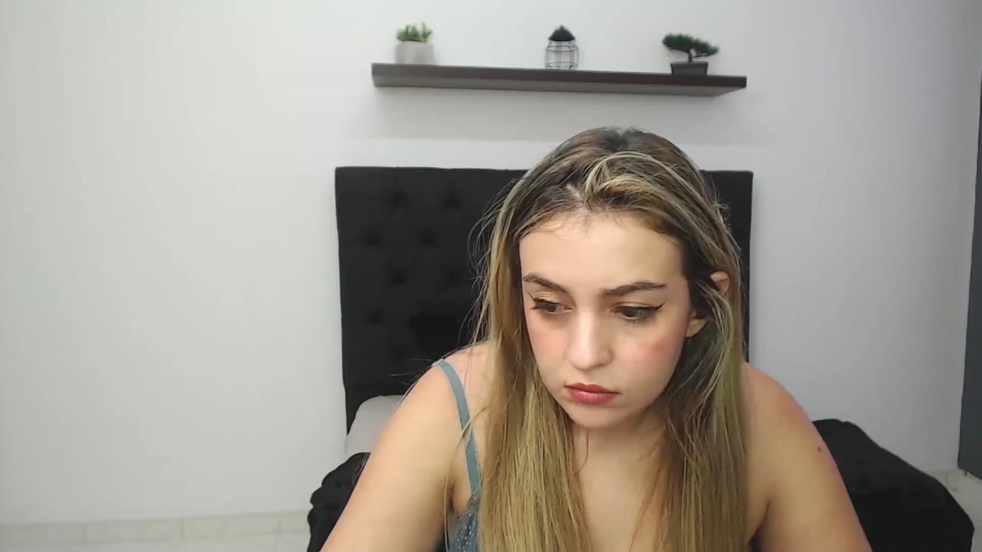 Gallery image thumbnail from CamilleDucan's myfreecams stream on, 01/17/2025, 16:21 image 8 of 20
