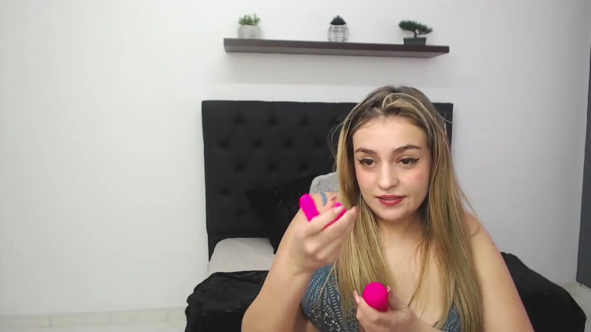 Gallery image thumbnail from CamilleDucan's myfreecams stream on, 01/17/2025, 16:21 image 19 of 20