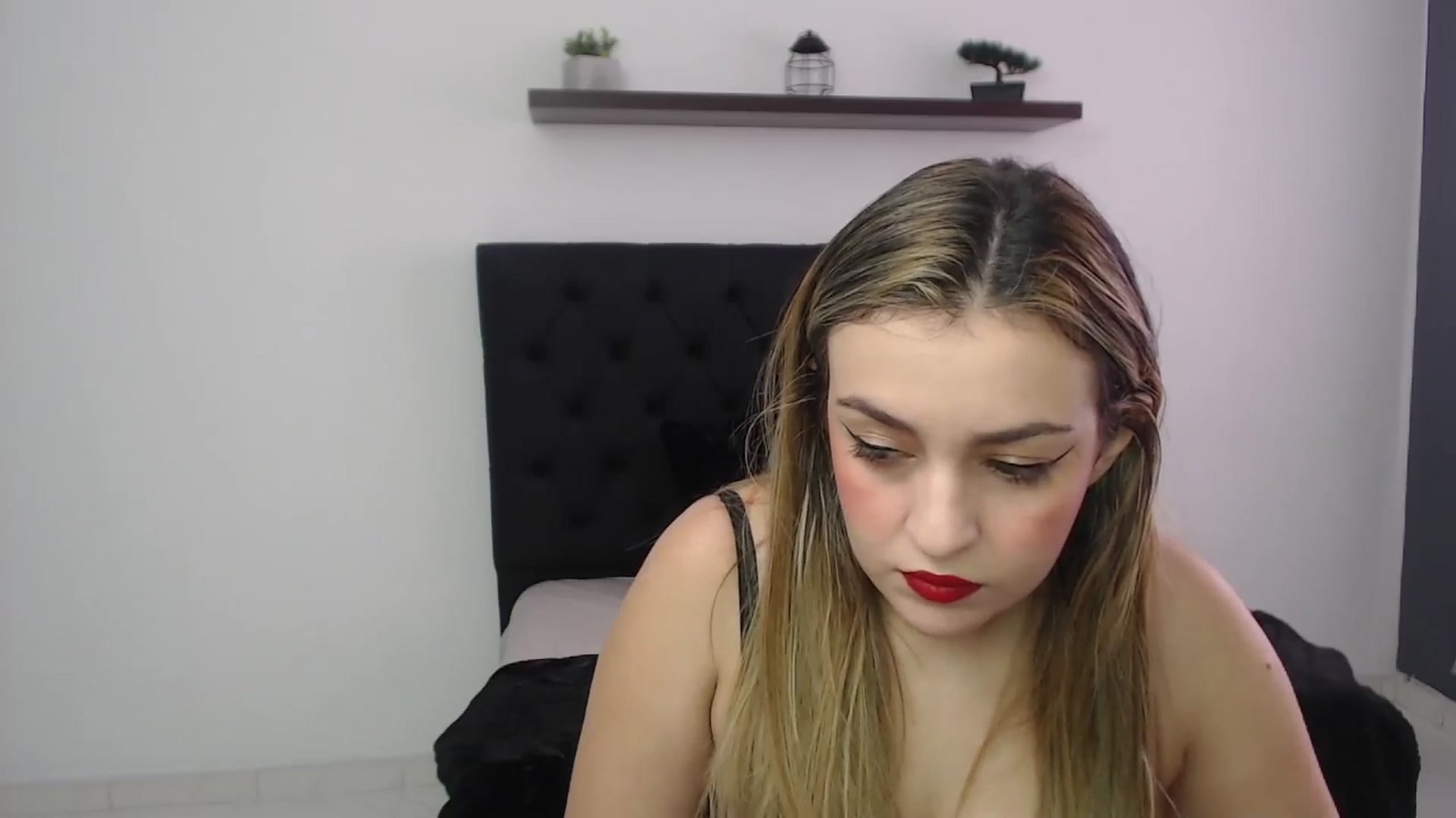Gallery image thumbnail from CamilleDucan's myfreecams stream on, 01/18/2025, 13:30 image 3 of 20