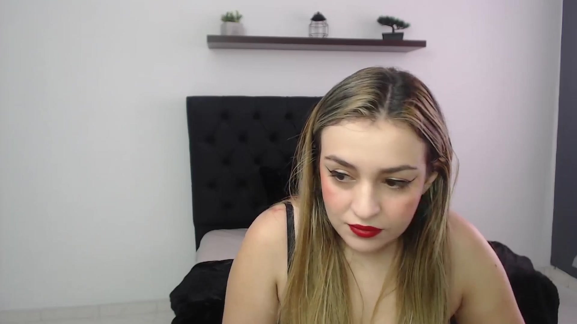 Gallery image thumbnail from CamilleDucan's myfreecams stream on, 01/18/2025, 13:30 image 14 of 20