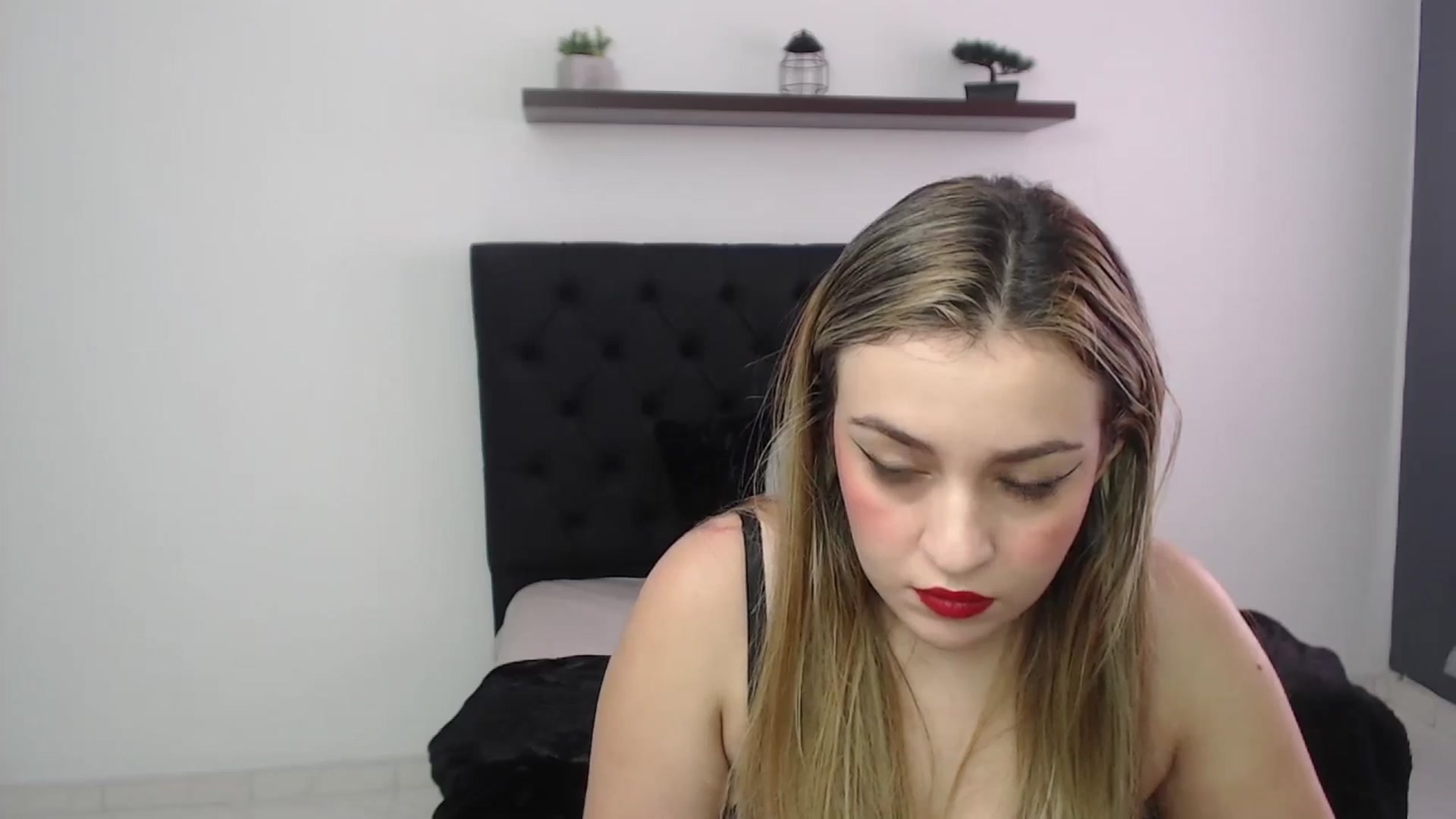 Gallery image thumbnail from CamilleDucan's myfreecams stream on, 01/18/2025, 13:30 image 16 of 20