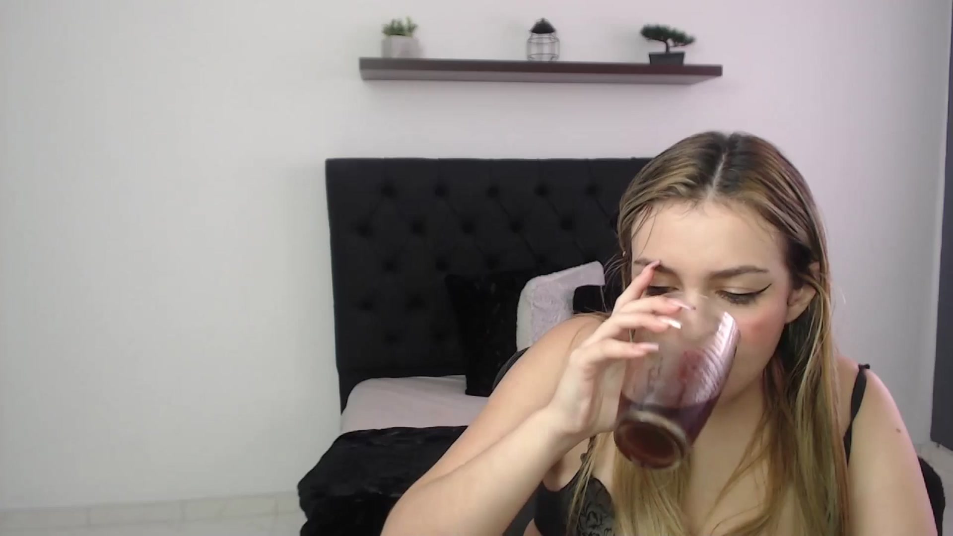 Gallery image thumbnail from CamilleDucan's myfreecams stream on, 01/18/2025, 14:29 image 6 of 20