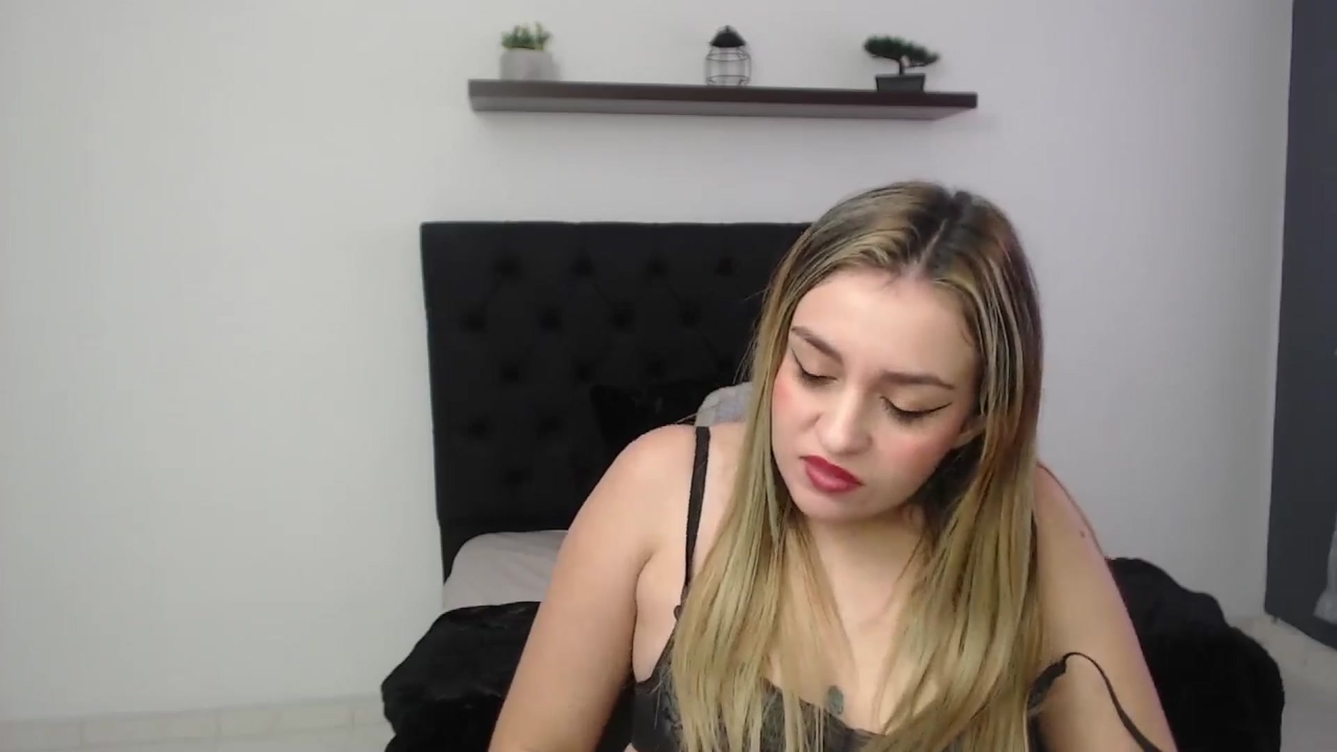 Gallery image thumbnail from CamilleDucan's myfreecams stream on, 01/18/2025, 15:11 image 11 of 20