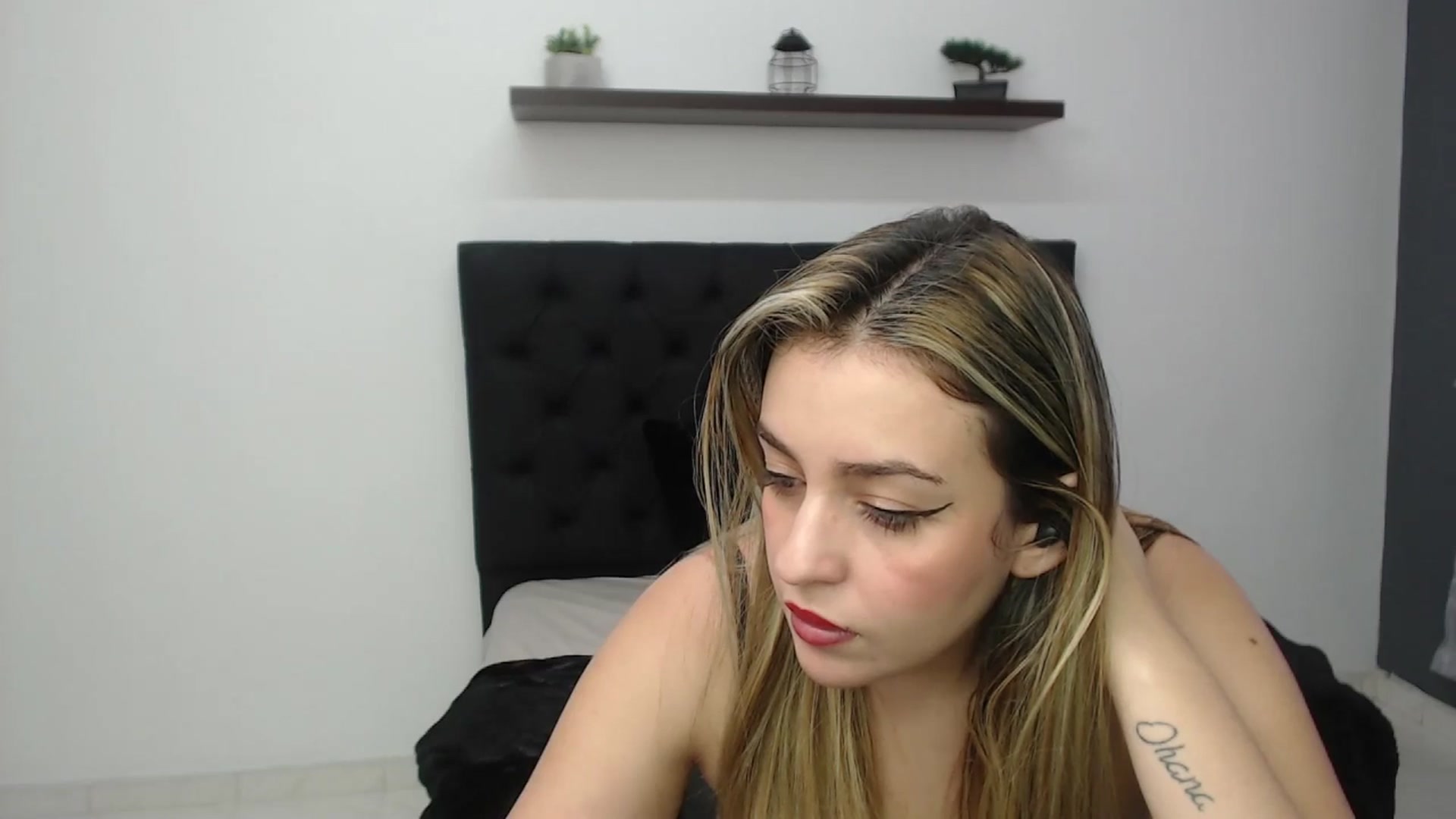 Gallery image thumbnail from CamilleDucan's myfreecams stream on, 01/18/2025, 15:56 image 2 of 20
