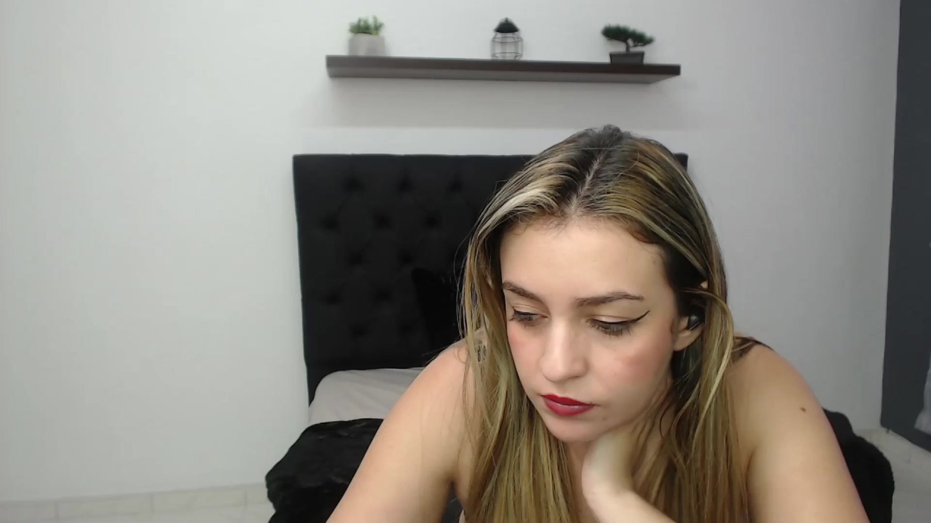 Gallery image thumbnail from CamilleDucan's myfreecams stream on, 01/18/2025, 15:56 image 1 of 20