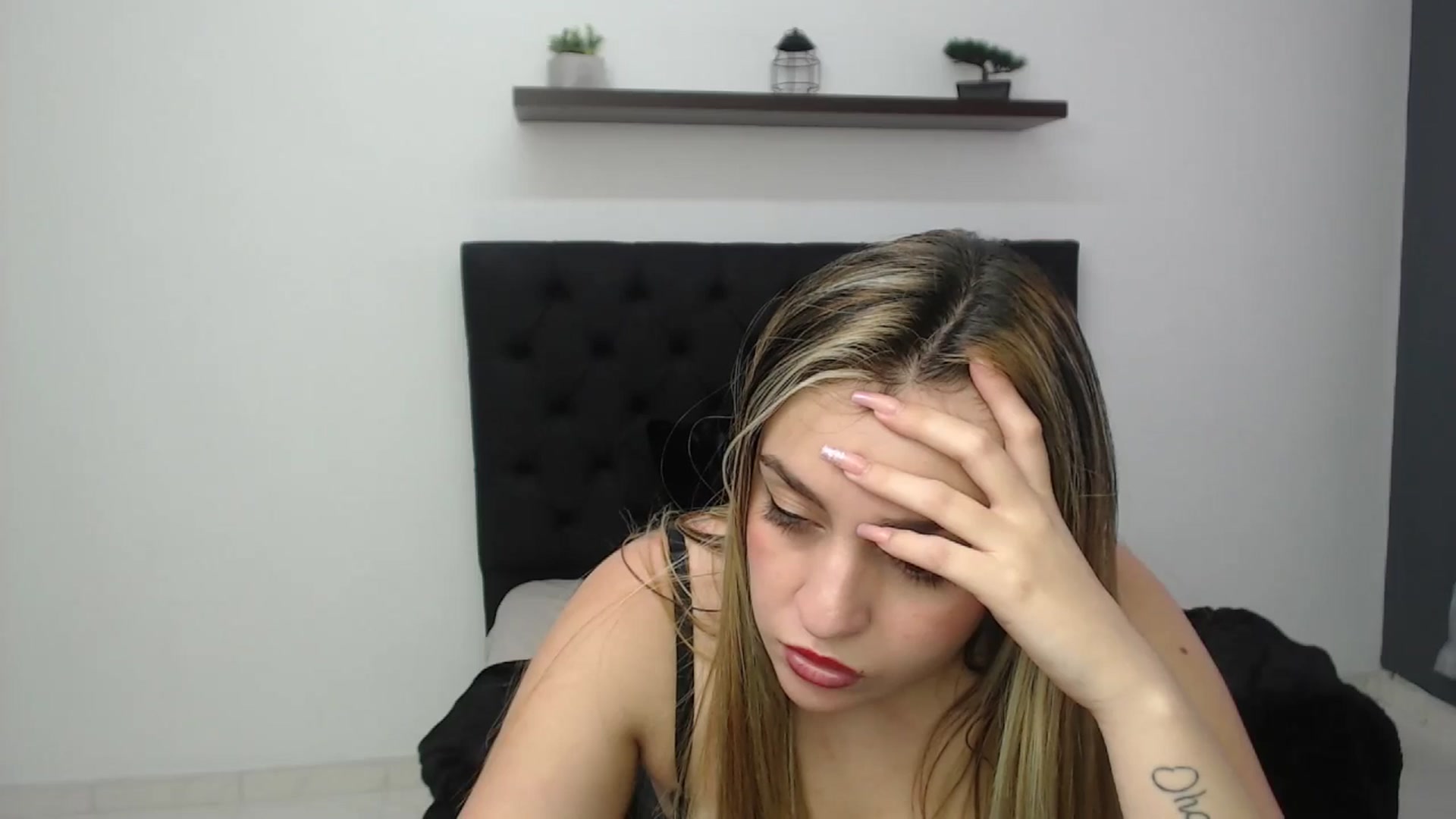 Gallery image thumbnail from CamilleDucan's myfreecams stream on, 01/18/2025, 16:37 image 15 of 20