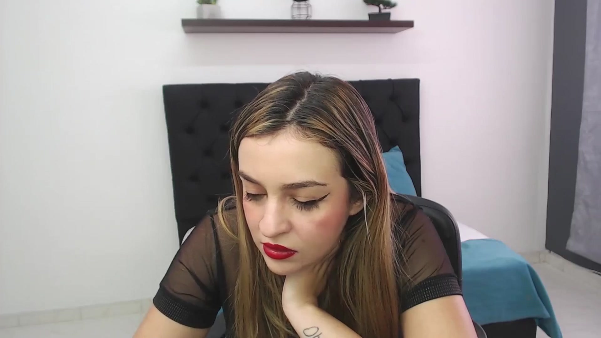 Gallery image thumbnail from CamilleDucan's myfreecams stream on, 01/25/2025, 14:11 image 18 of 20