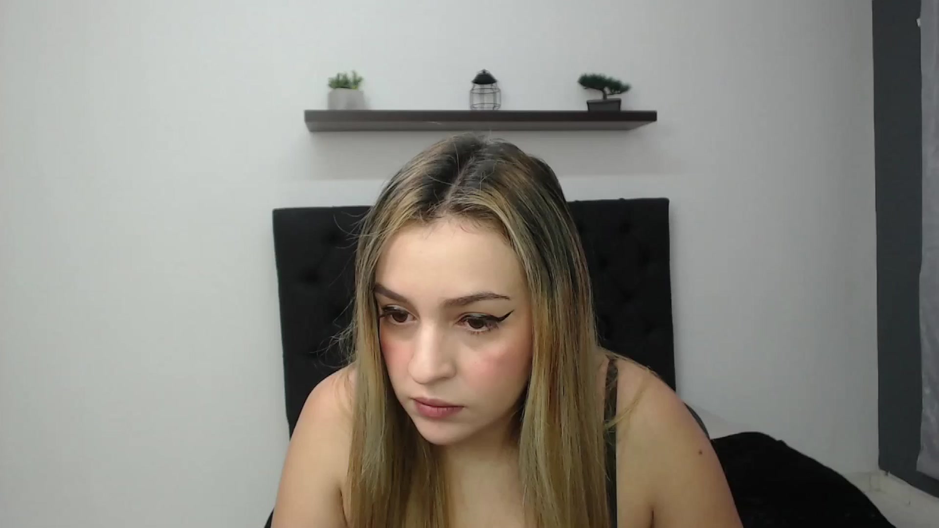 Gallery image thumbnail from CamilleDucan's myfreecams stream on, 01/27/2025, 13:34 image 1 of 20