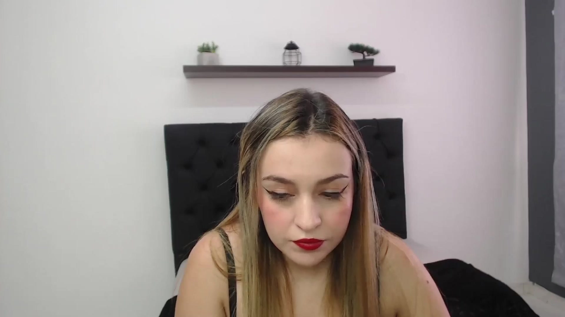 Gallery image thumbnail from CamilleDucan's myfreecams stream on, 01/27/2025, 14:25 image 9 of 20