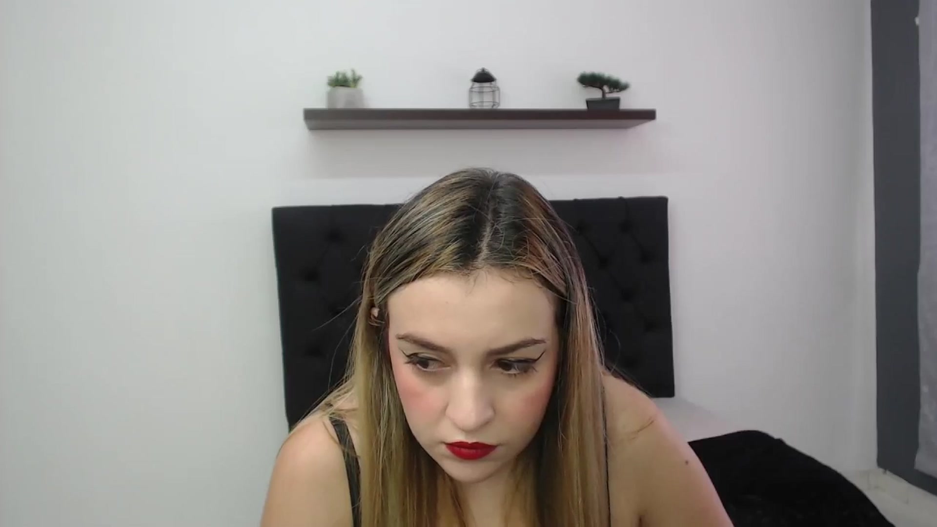Gallery image thumbnail from CamilleDucan's myfreecams stream on, 01/27/2025, 14:25 image 19 of 20