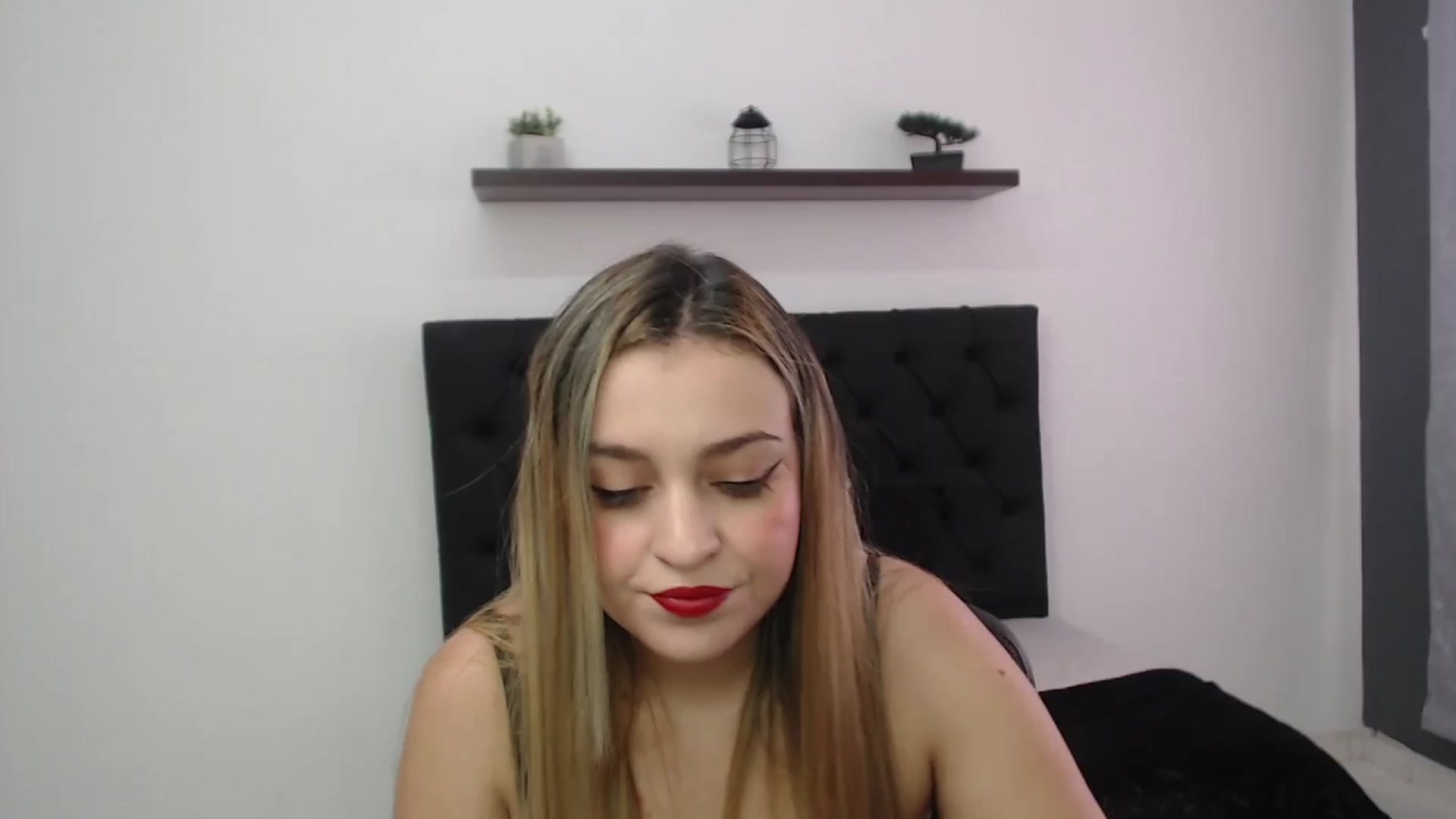 Gallery image thumbnail from CamilleDucan's myfreecams stream on, 01/27/2025, 14:25 image 14 of 20