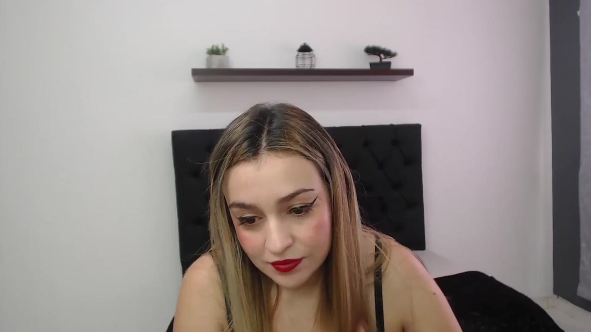 Gallery image thumbnail from CamilleDucan's myfreecams stream on, 01/27/2025, 14:25 image 10 of 20