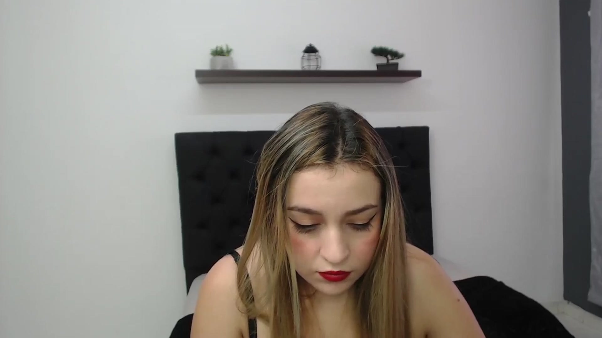 Gallery image thumbnail from CamilleDucan's myfreecams stream on, 01/27/2025, 14:25 image 2 of 20