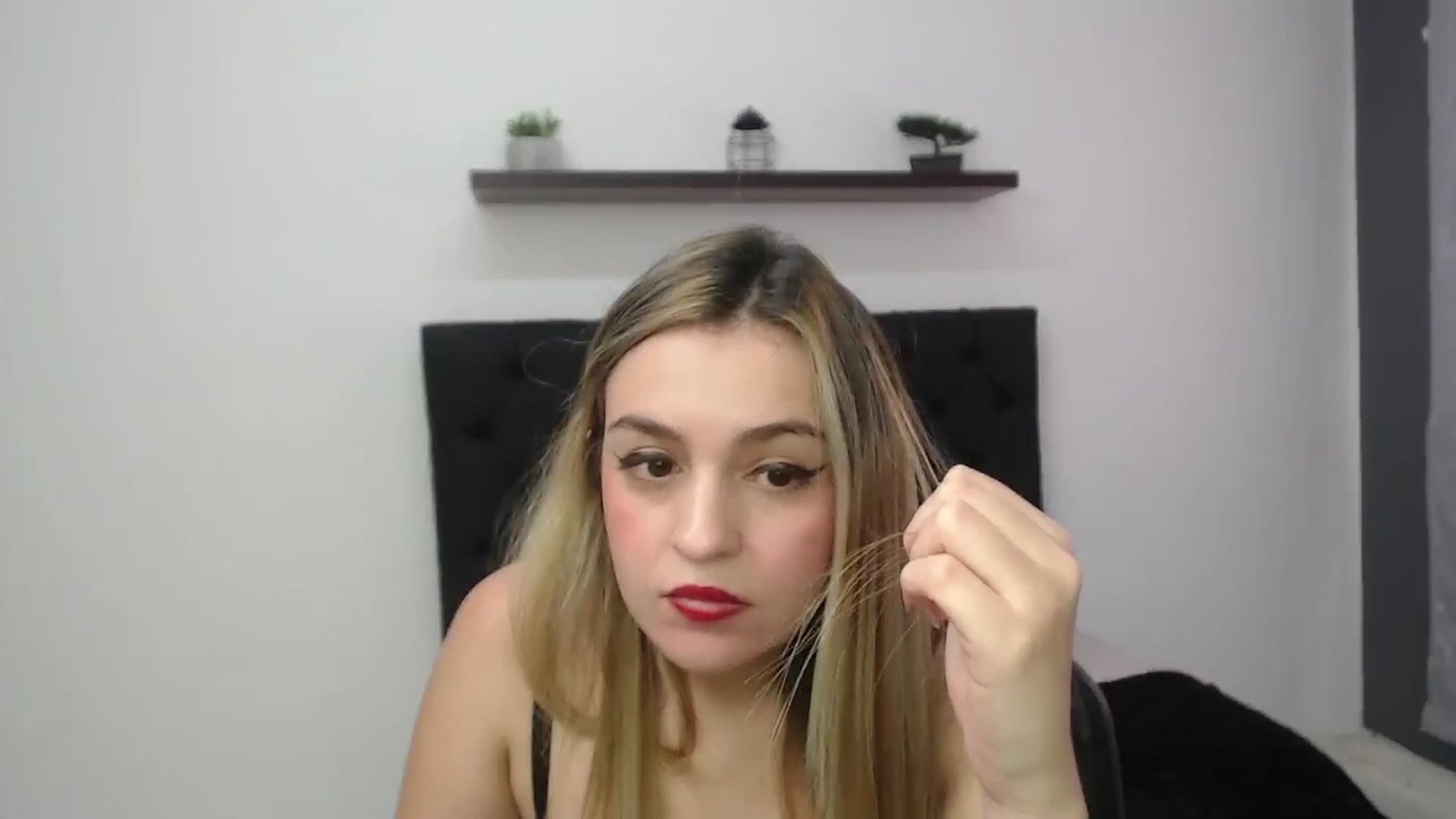 Gallery image thumbnail from CamilleDucan's myfreecams stream on, 01/27/2025, 15:25 image 14 of 20