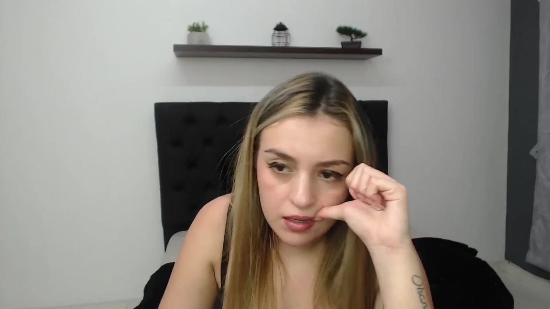 Gallery image thumbnail from CamilleDucan's myfreecams stream on, 01/27/2025, 18:39 image 20 of 20