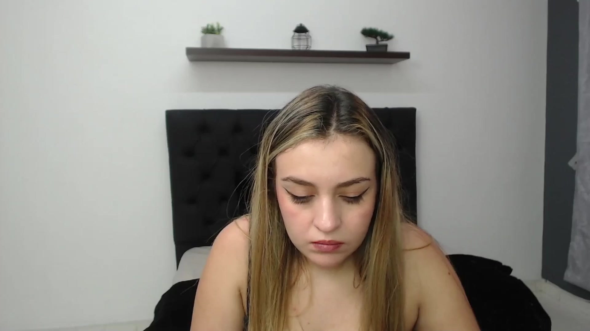 Gallery image thumbnail from CamilleDucan's myfreecams stream on, 01/27/2025, 18:39 image 17 of 20