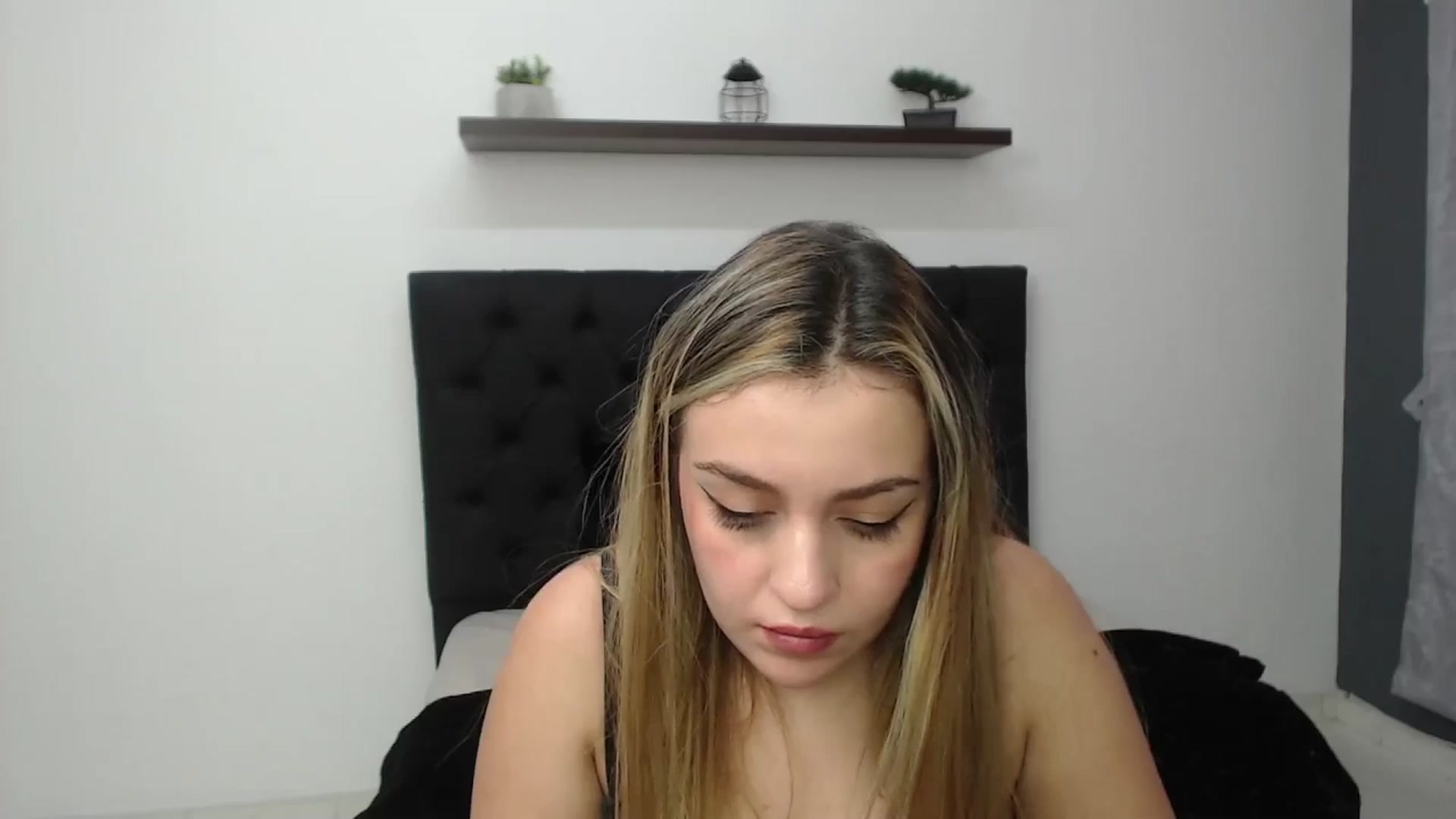 Gallery image thumbnail from CamilleDucan's myfreecams stream on, 01/27/2025, 18:39 image 19 of 20