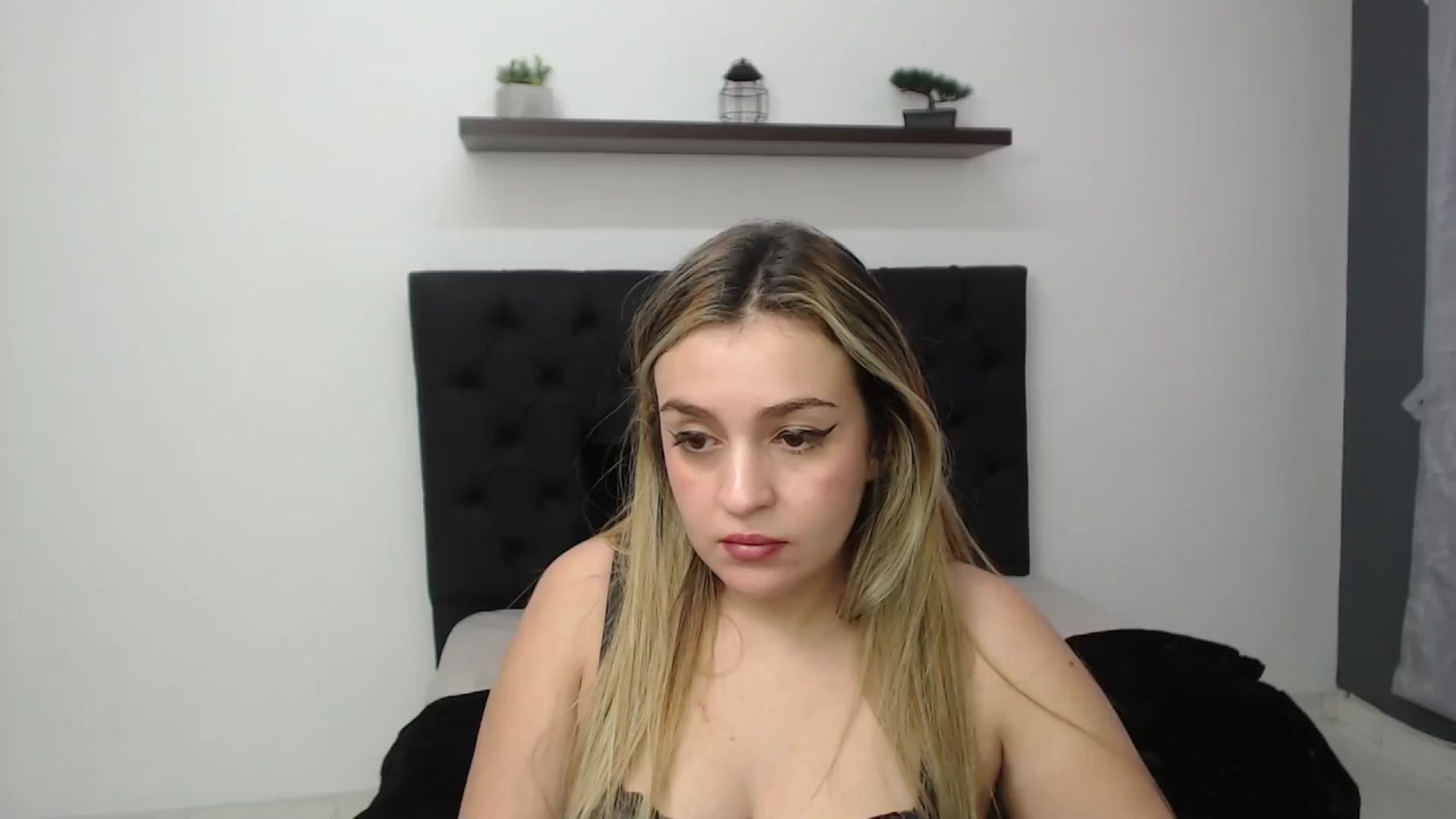 Gallery image thumbnail from CamilleDucan's myfreecams stream on, 01/27/2025, 18:39 image 2 of 20