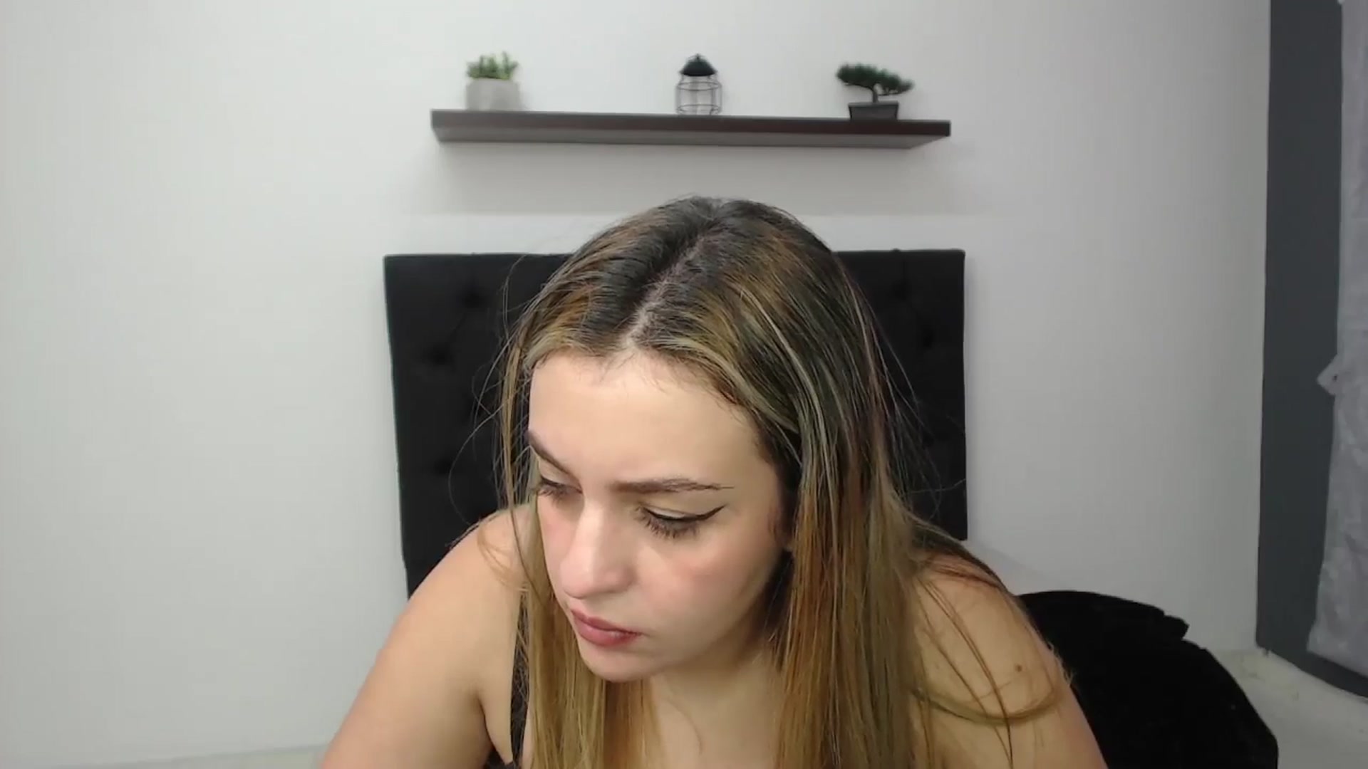 Gallery image thumbnail from CamilleDucan's myfreecams stream on, 01/27/2025, 18:39 image 9 of 20