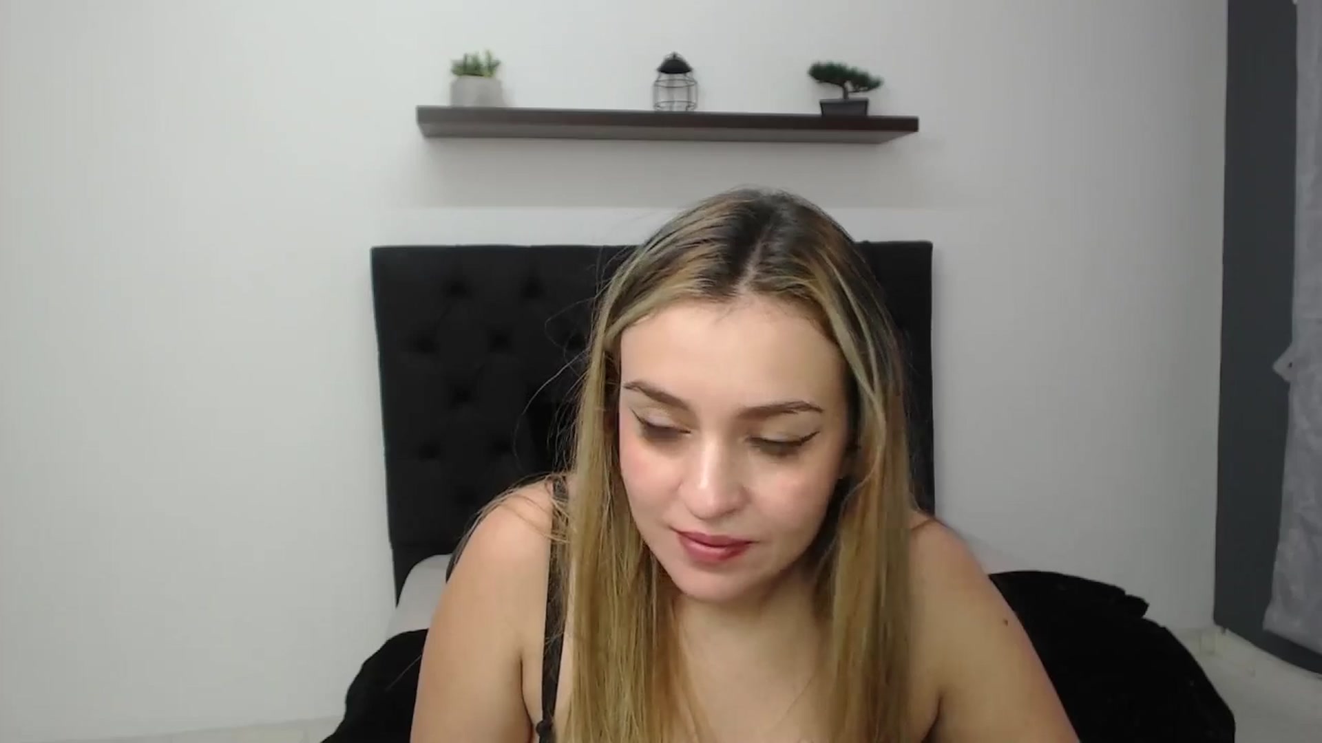 Gallery image thumbnail from CamilleDucan's myfreecams stream on, 01/27/2025, 18:39 image 12 of 20