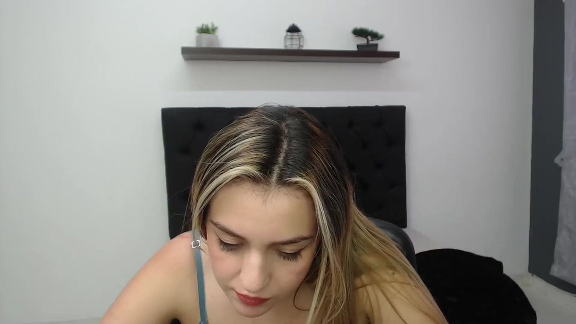 Gallery image thumbnail from CamilleDucan's myfreecams stream on, 01/28/2025, 16:47 image 16 of 20