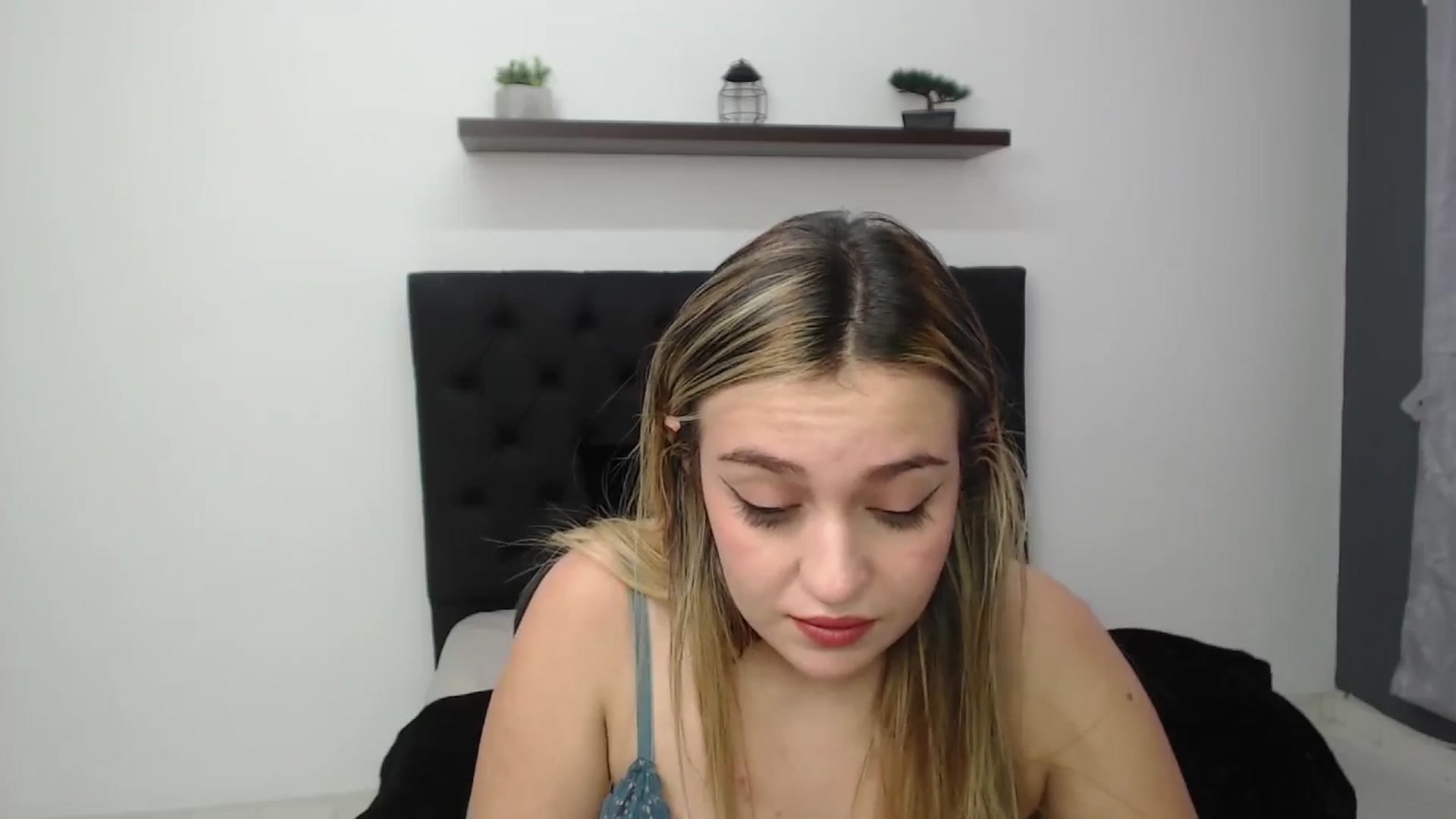 Gallery image thumbnail from CamilleDucan's myfreecams stream on, 01/28/2025, 16:47 image 10 of 20
