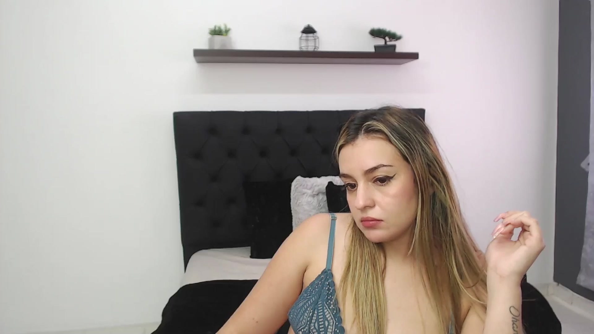 Gallery image thumbnail from CamilleDucan's myfreecams stream on, 01/28/2025, 18:46 image 15 of 20