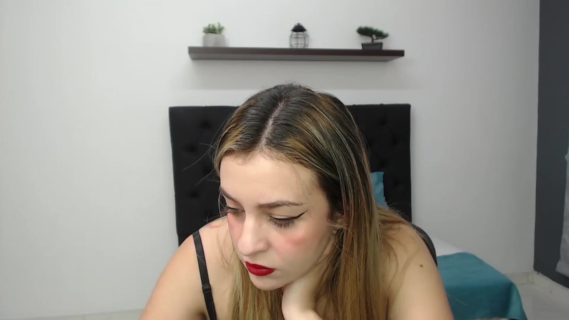 Gallery image thumbnail from CamilleDucan's myfreecams stream on, 02/04/2025, 14:12 image 10 of 20