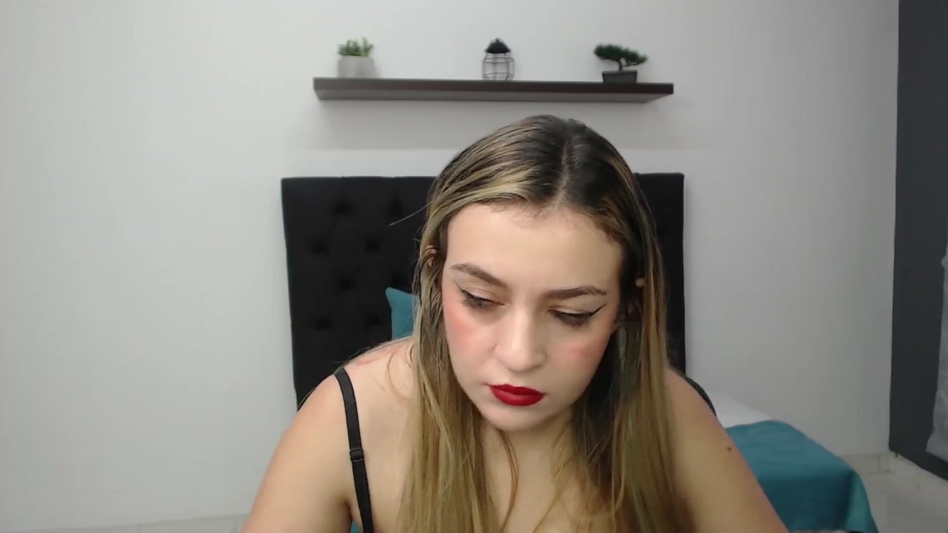 Gallery image thumbnail from CamilleDucan's myfreecams stream on, 02/04/2025, 14:12 image 5 of 20